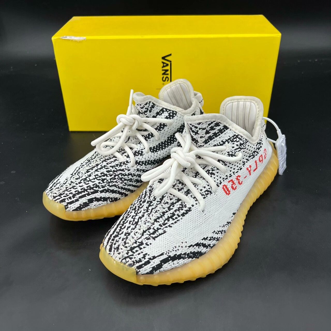 Yeezy Yeezy White Lowtop Sneakers 38 Men Size US 6 / EU 39 - 1 Thumbnail