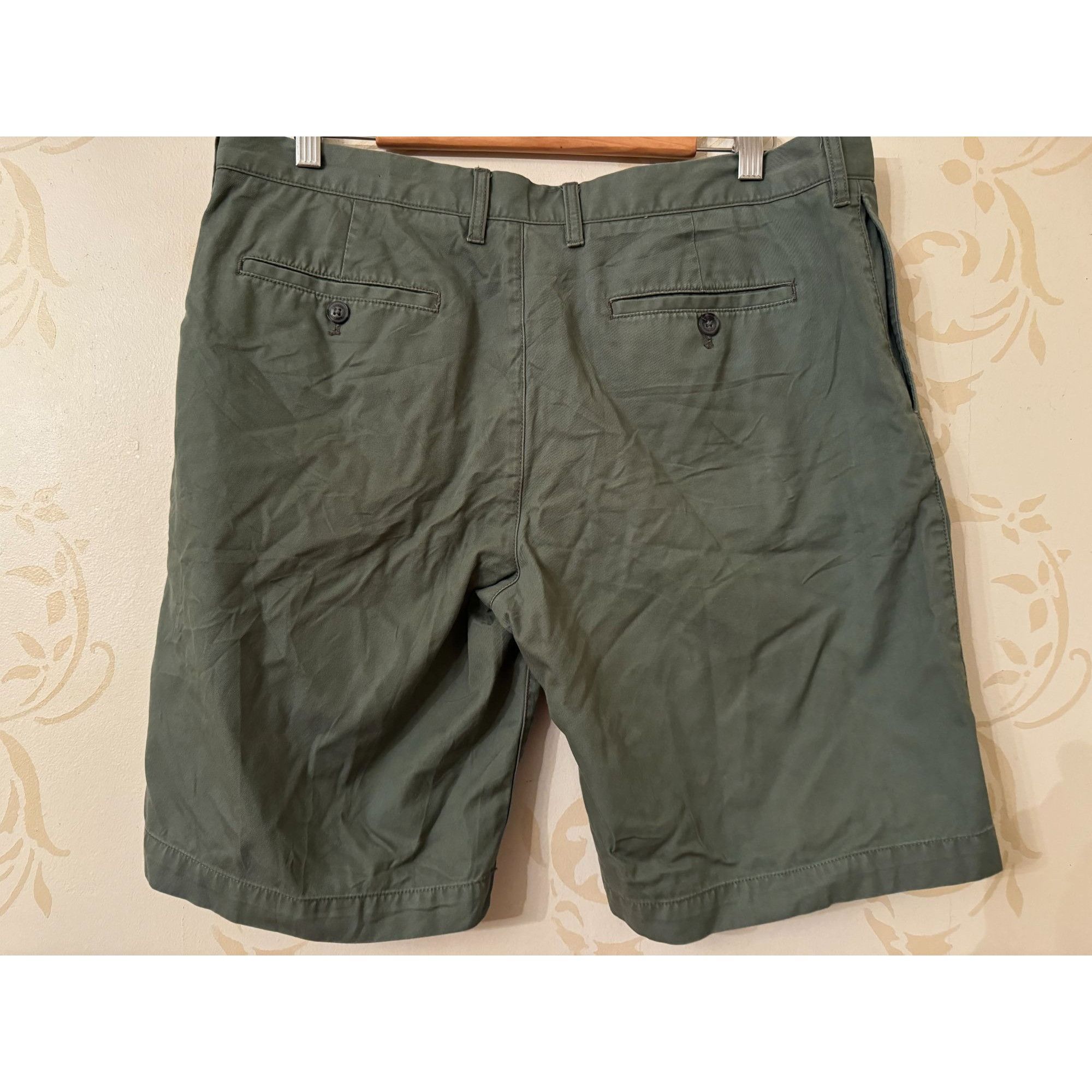 Lacoste Men's Size 34 Lacoste Regular Fit Olive Green Shorts Size US 34 / EU 50 - 2 Thumbnail