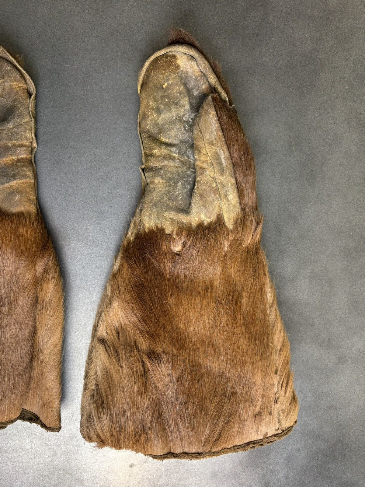 Vintage Antique Bear Fur Gauntlets Vintage Bearskin Mittens WW1 WW2 Size ONE SIZE - 9 Thumbnail