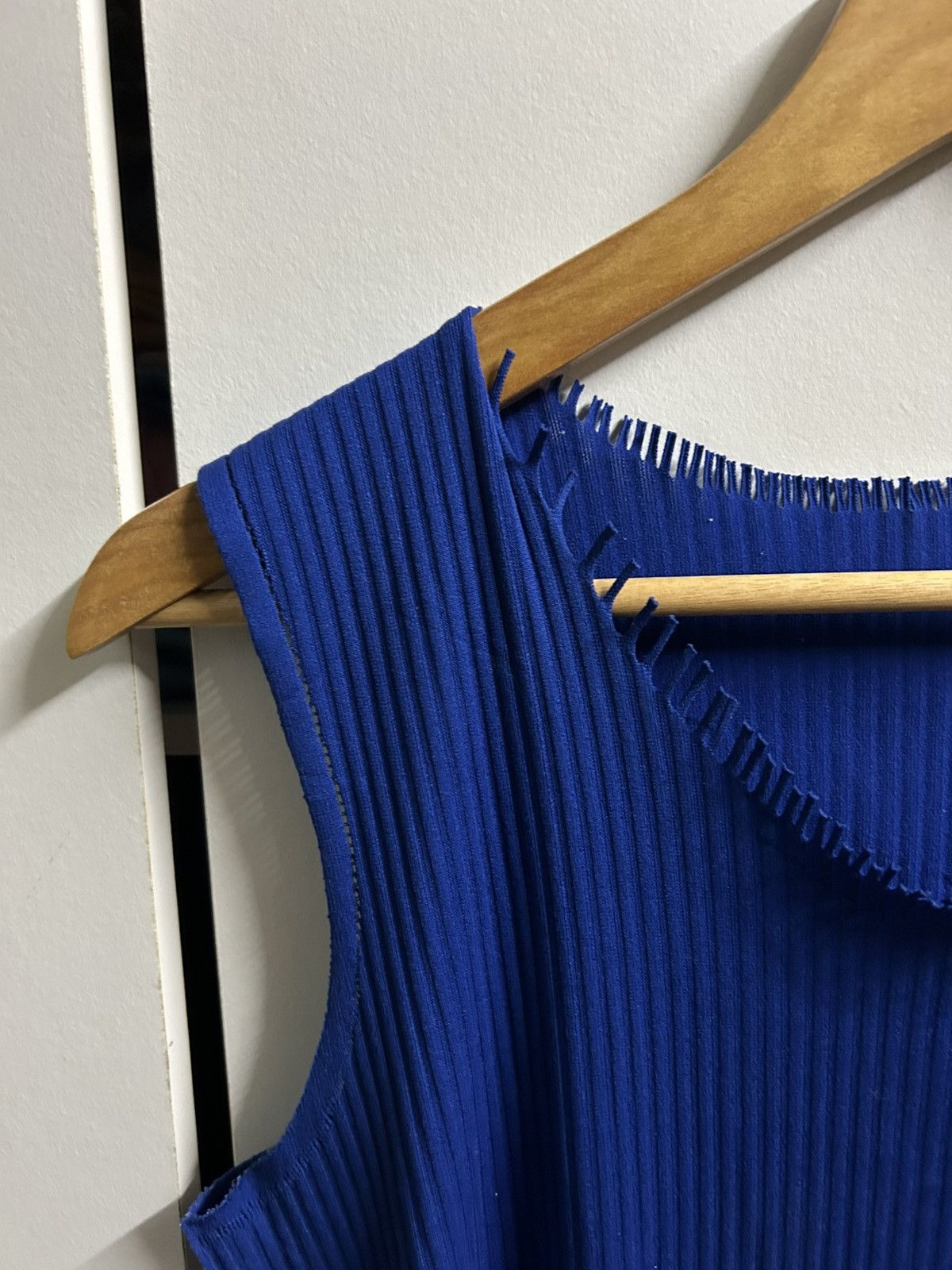 Pleats Please Issey Miyake S/S2020 A-POC Cobalt Blue Sleeveless Top Size M / US 6-8 / IT 42-44 - 14 Thumbnail