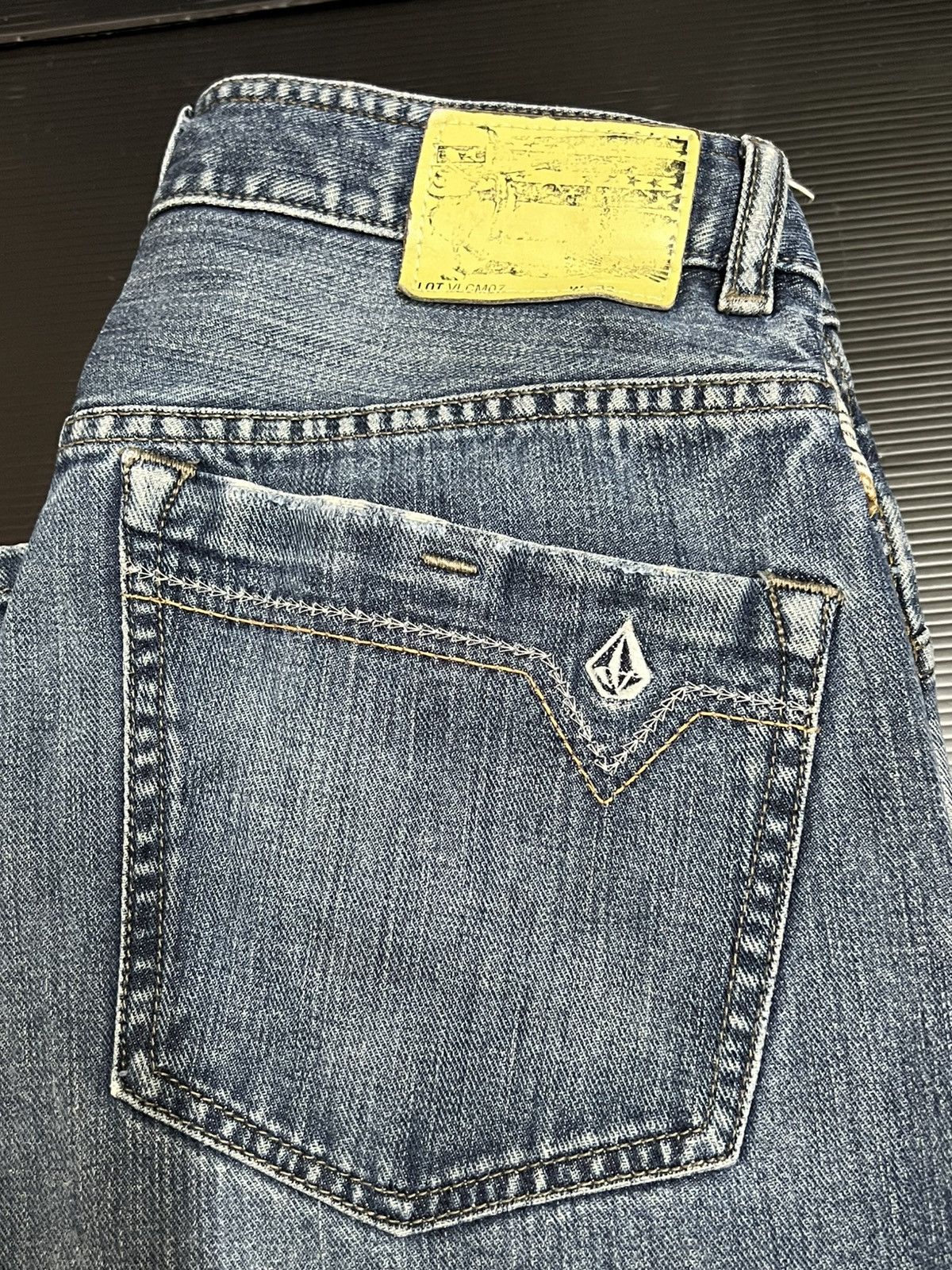 Volcom 🔥HOT DROPS🔥 Vintage 90s Thrashed Volcom Skate Jeans Size US 32 / EU 48 - 10 Thumbnail