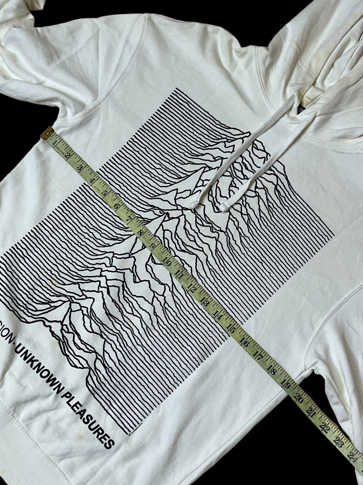 Band Tees ROCK BAND JOY DIVISION“UNKNOWN PLEASURES”2019 by H&M HOODIES Size US S / EU 44-46 / 1 - 7 Thumbnail