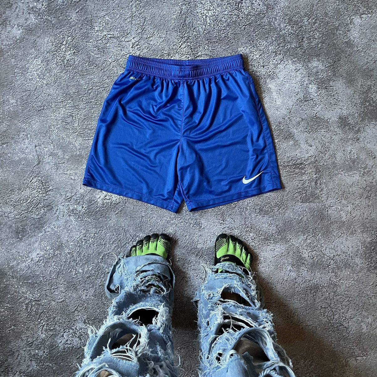 Vintage Vintage 90s Nike Blue Shorts Y2K Streetwear Sportwear 30 Size US 30 / EU 46 - 1 Thumbnail