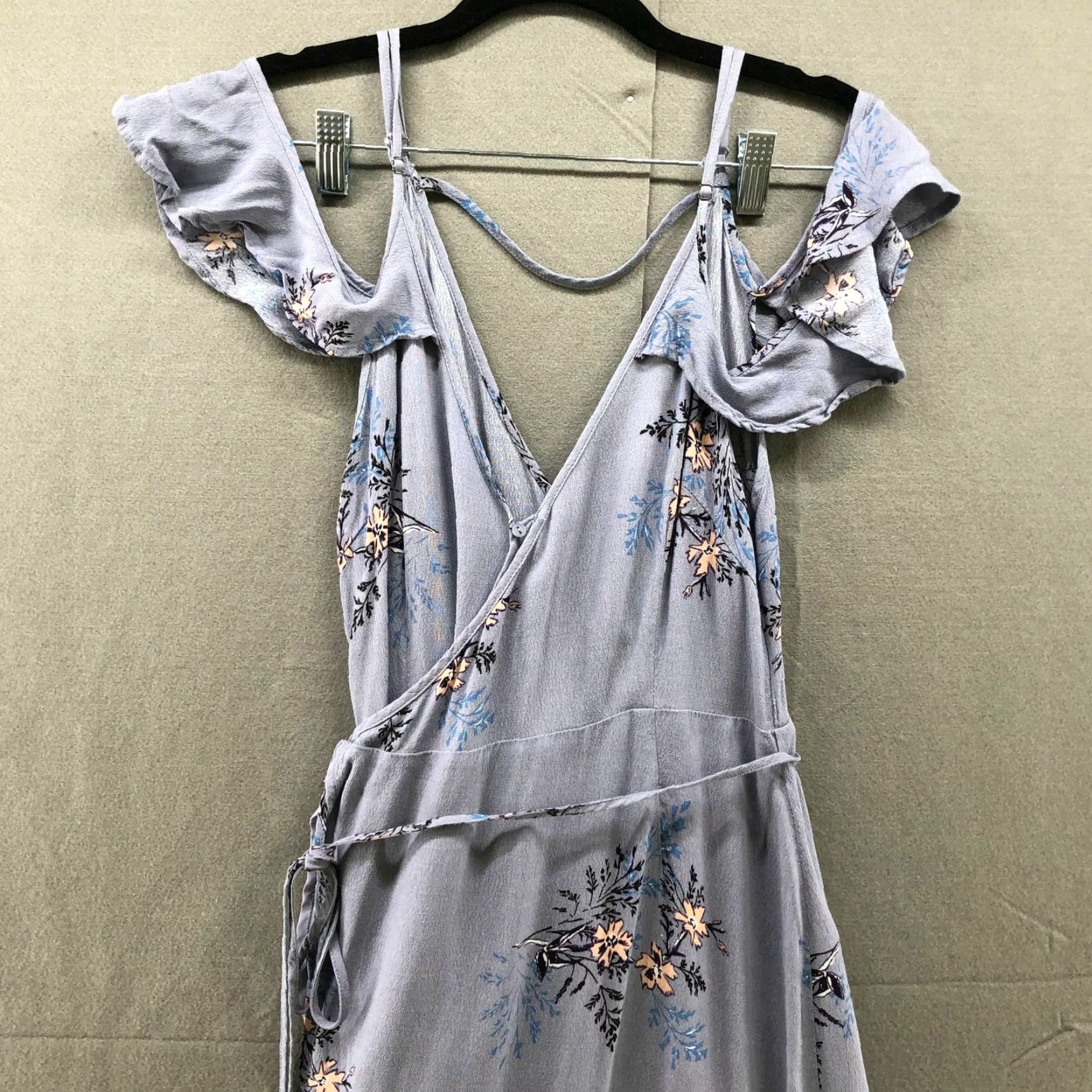ASTR The Label ASTR The Label Floral Sleeveless V-Neck Midi Wrap Dress Large Blue Womens Size L / US 10 / IT 46 - 4 Thumbnail
