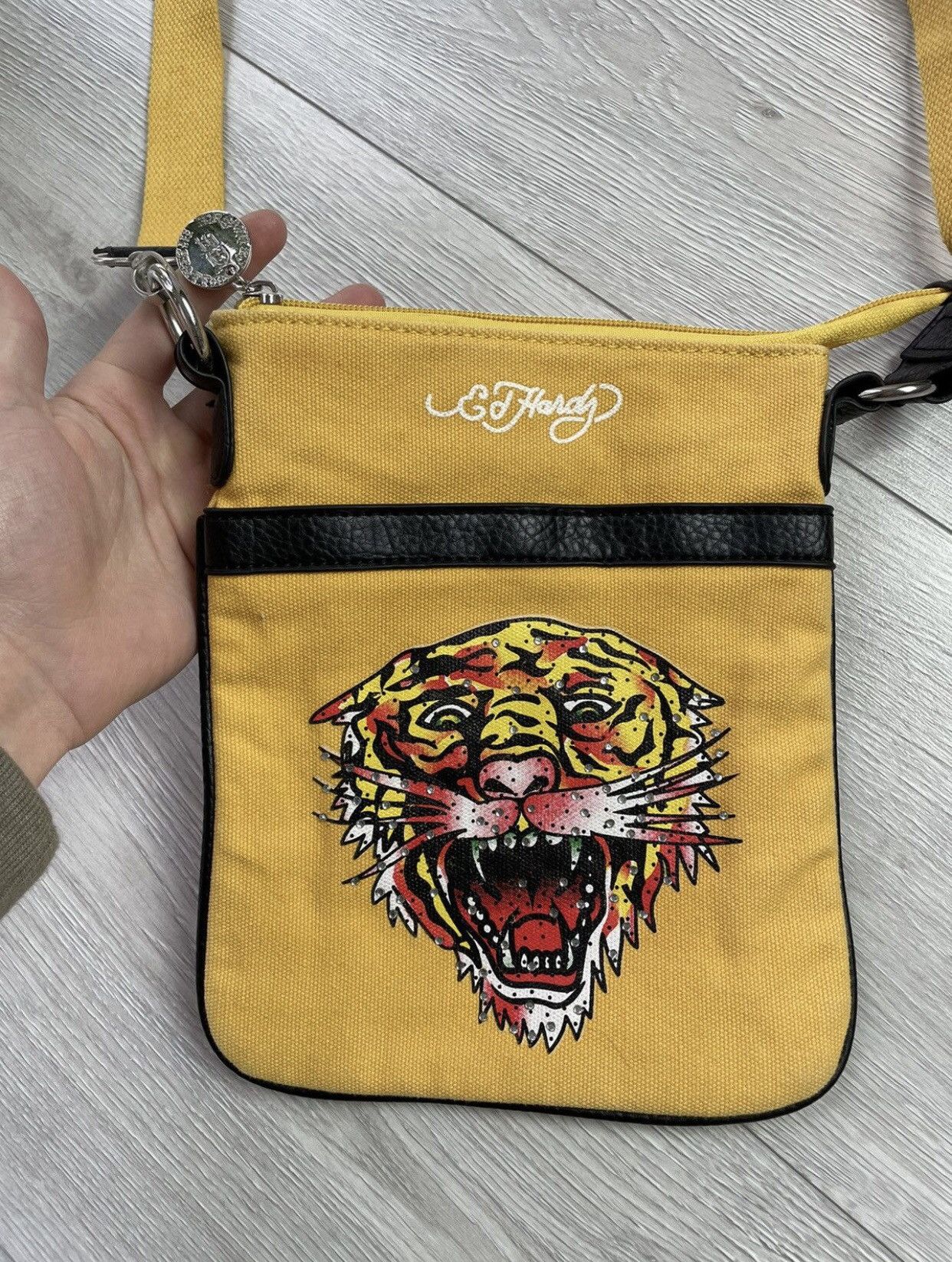 Christian Audigier × Ed Hardy × Vintage 🔥Rare vintage ED HARDY messenger /shoulder bag Size ONE SIZE - 2 Thumbnail
