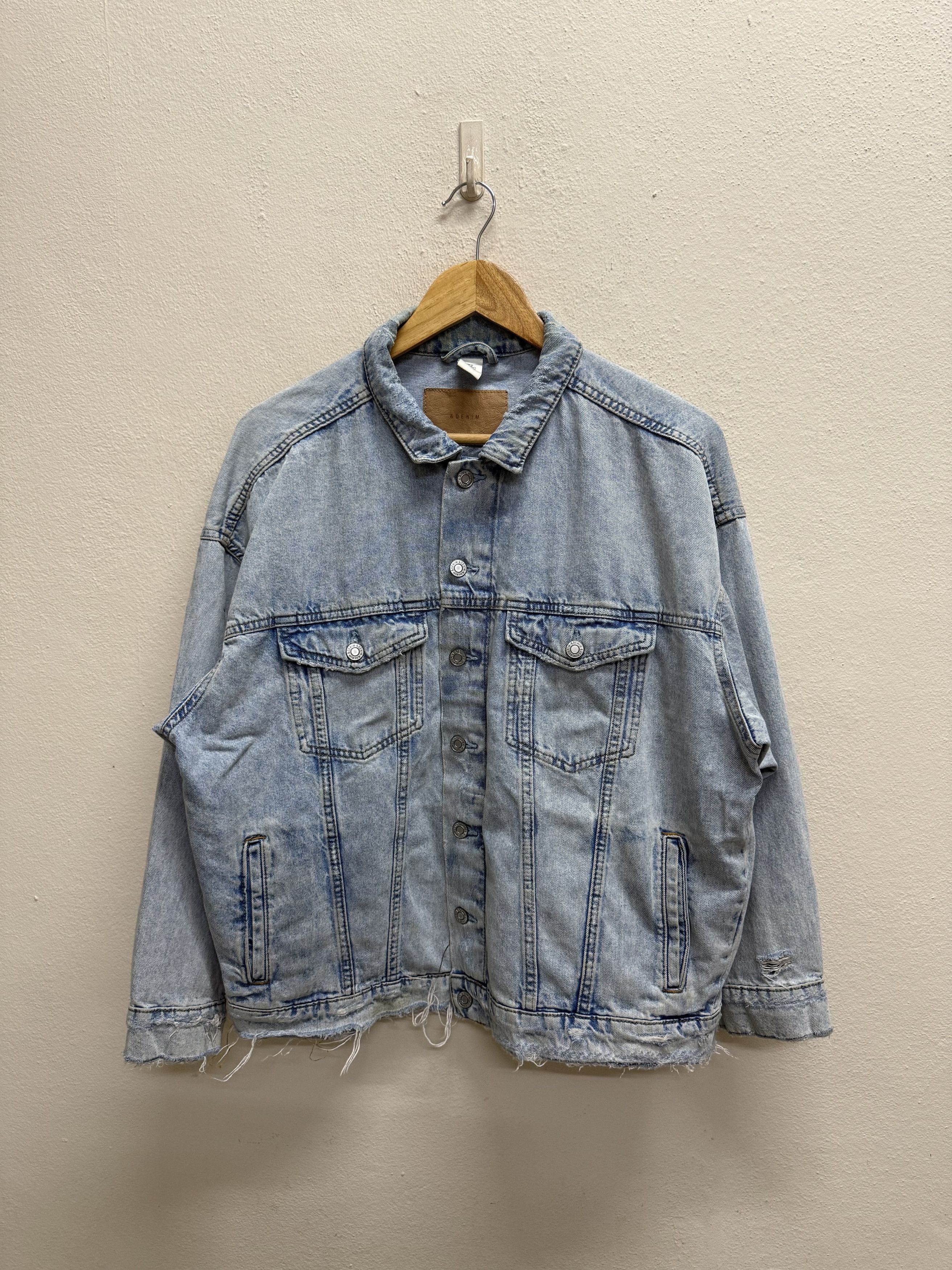 H&M & Denim Distressed Denim Jacket Size US M / EU 48-50 / 2 - 11 Thumbnail