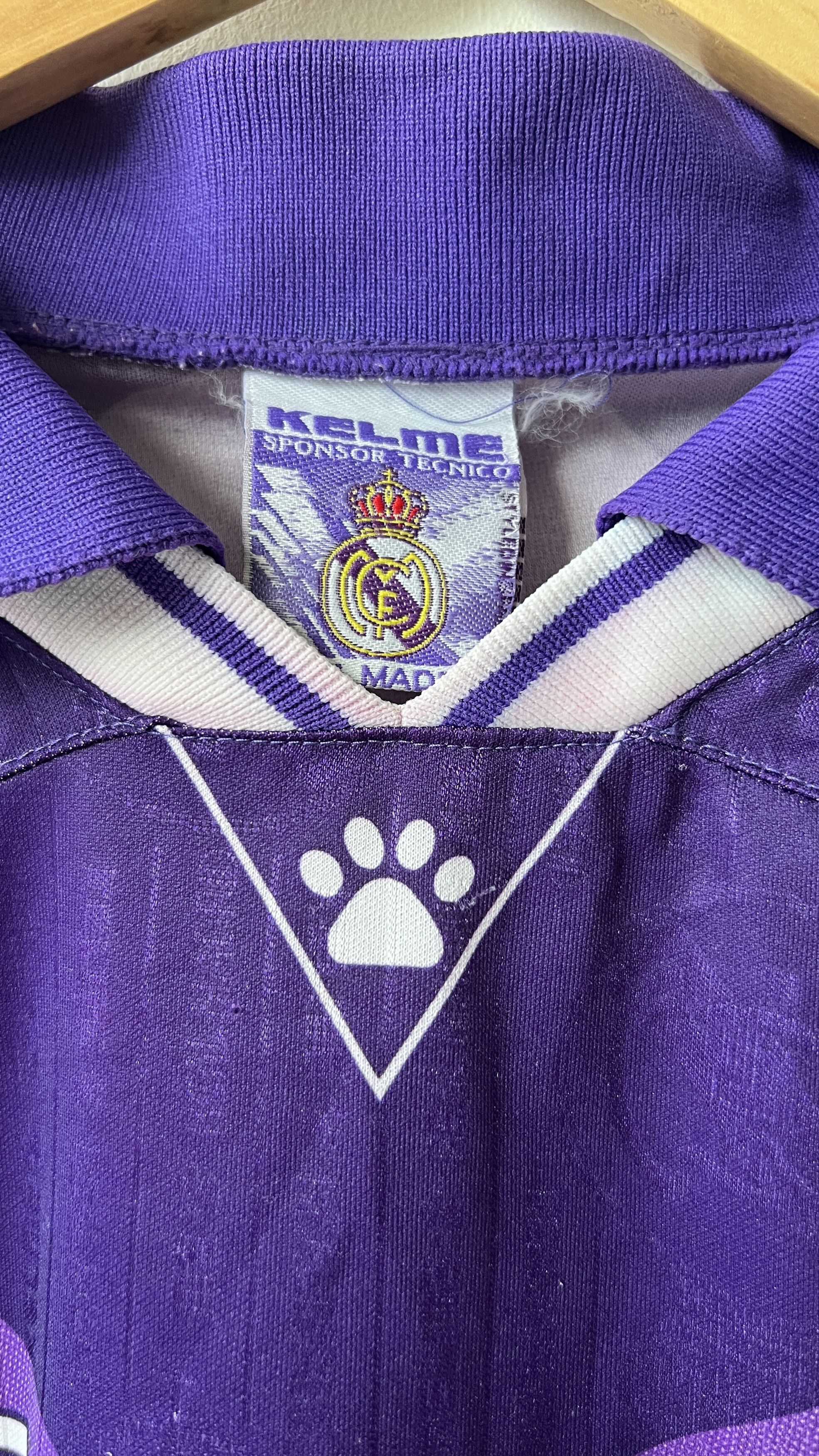 Other (M fits L) Real Madrid 1996-97 Away Shirt Panucci #17 Kit Size US L / EU 52-54 / 3 - 6 Thumbnail
