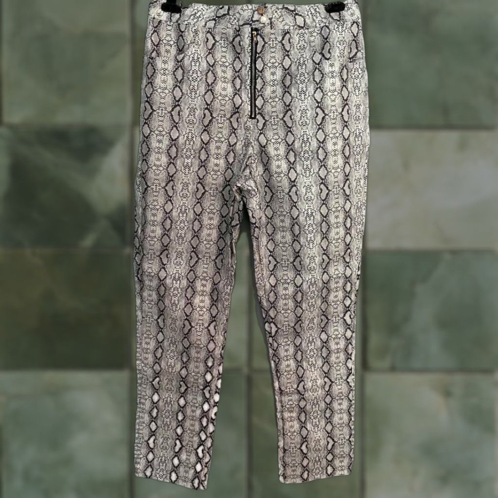 PrettyLittleThing PRETTYLITTLETHING Women's Gray Snake Print Faux Leather Slim Leg Trousers 10 Regular Size 32" / US 10 / IT 46 - 1 Thumbnail