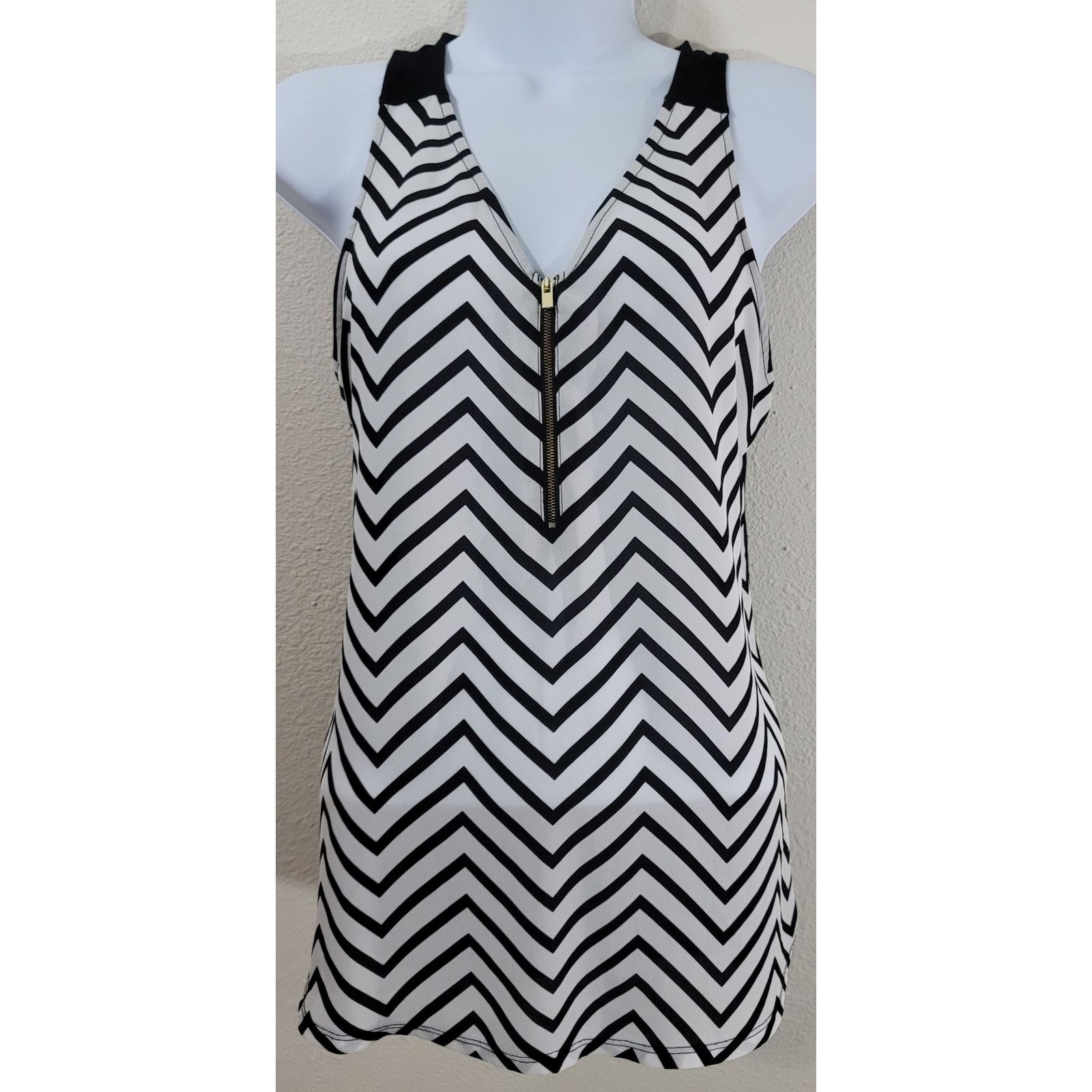 Express Express Black White Chevron Print Tank Top Small Zip Bodice Size S / US 4 / IT 40 - 1 Thumbnail