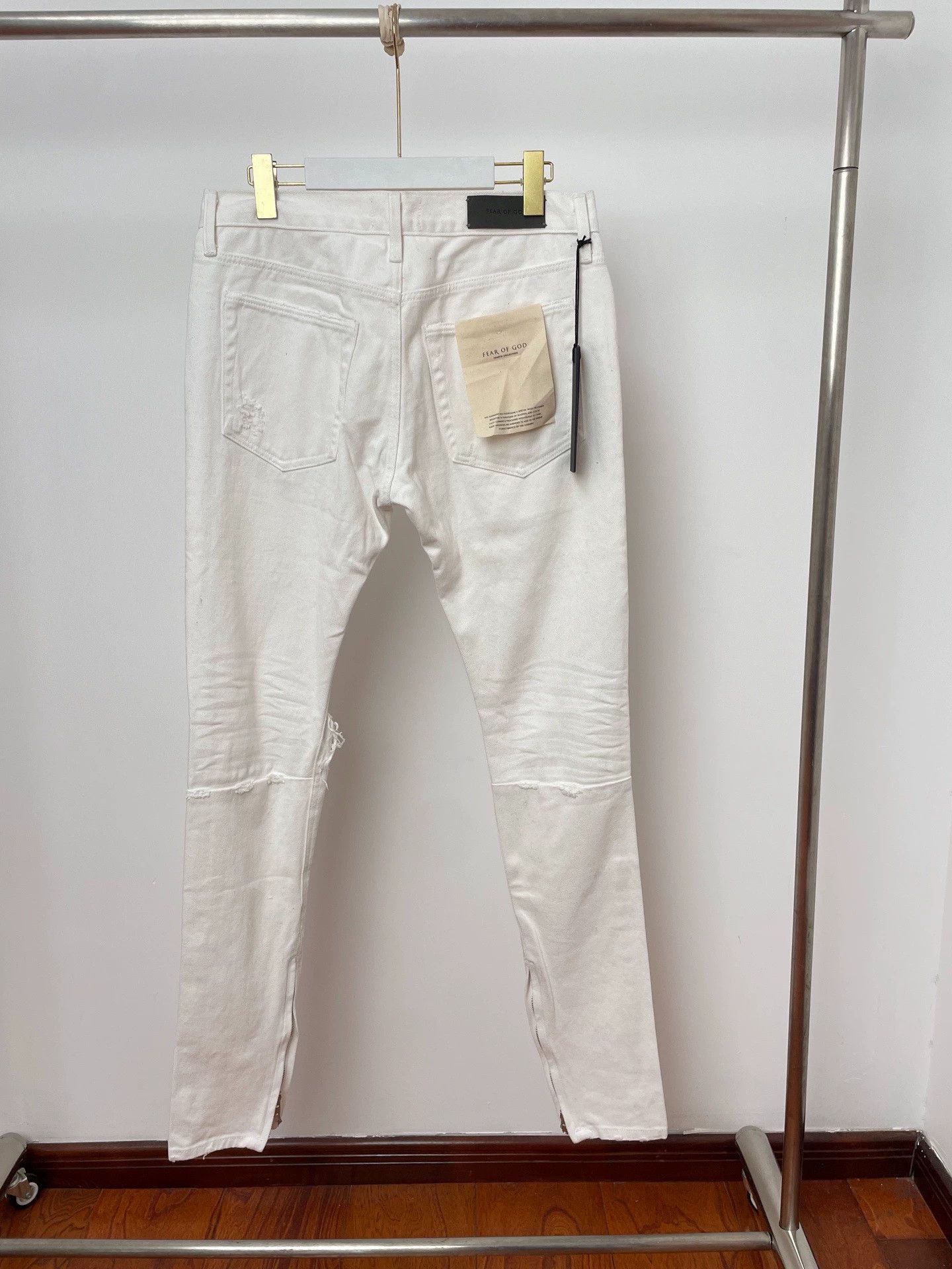 Fear of God Fear of God 4th Maxfield White Distressed Denim 32 Size US 32 / EU 48 - 2 Thumbnail