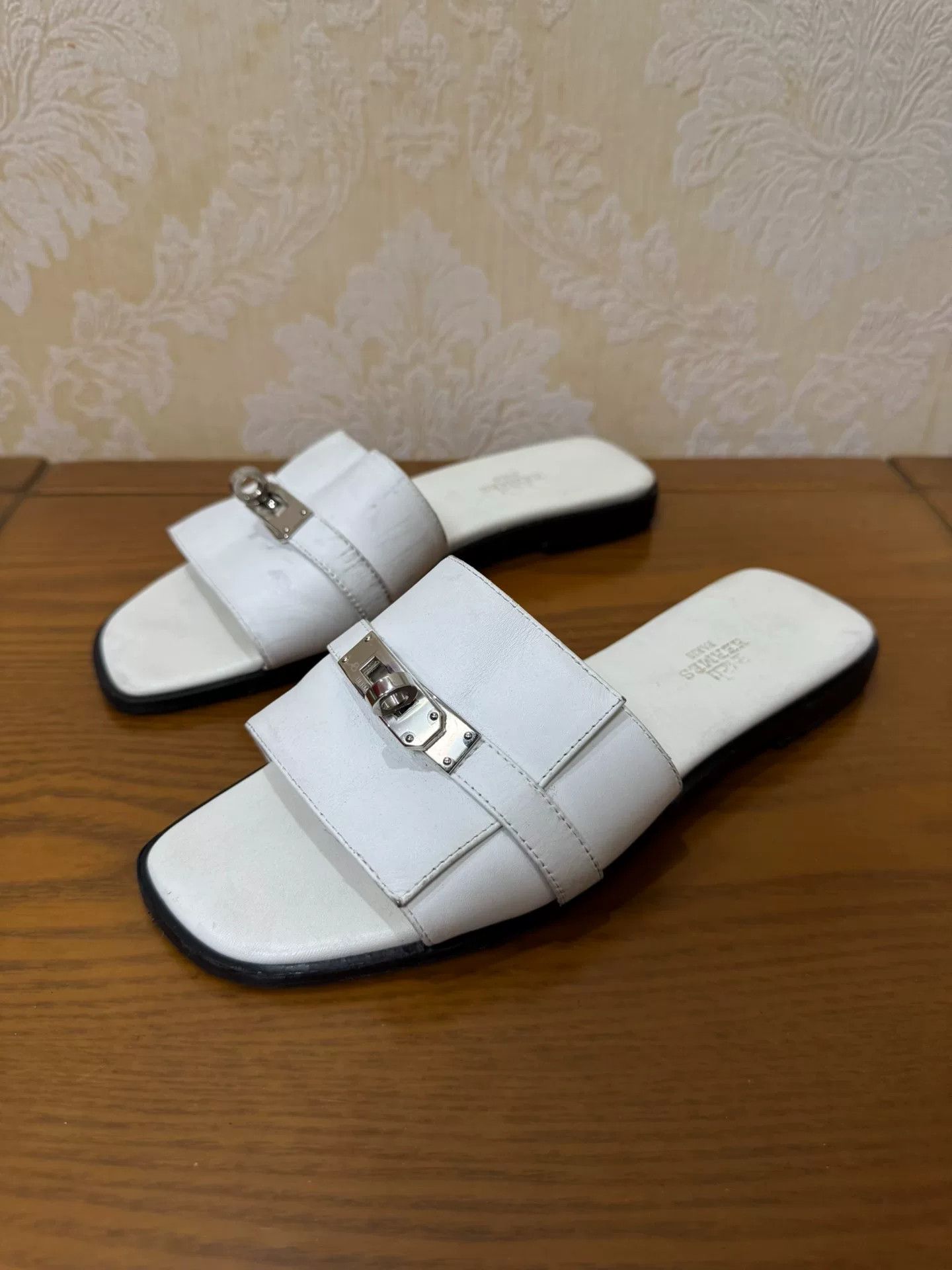 Hermes Hermes White Sandals us_6 Women Size US 6 / IT 36 - 1 Thumbnail
