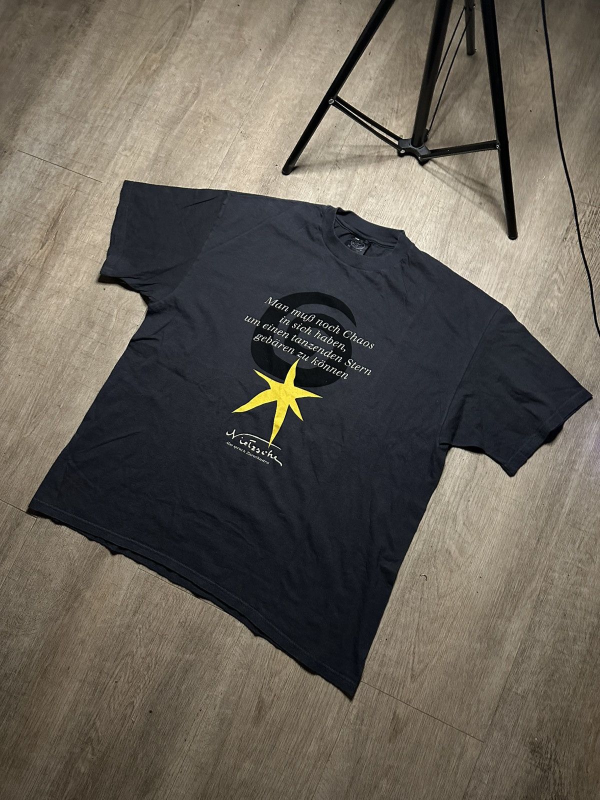 Vintage T-shirt made in Italy Parole Di Nietzsche spiral star Size US XL / EU 56 / 4 - 2 Thumbnail