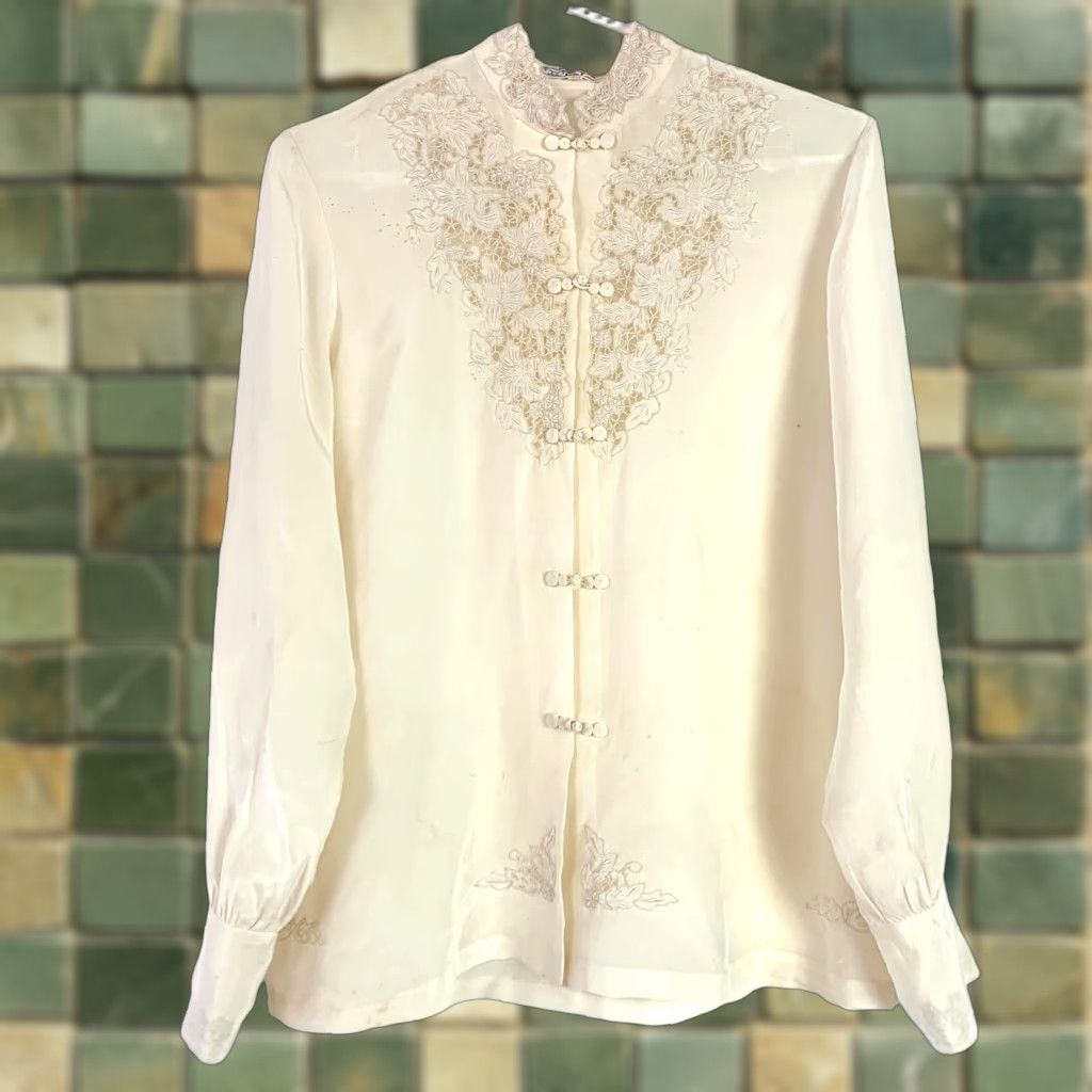 Vintage VINTAGE Jade Lantern Shirt 50s Cream Silk Long Sleeve Button Up Size 38 Staining Size XS / US 0-2 / IT 36-38 - 1 Thumbnail