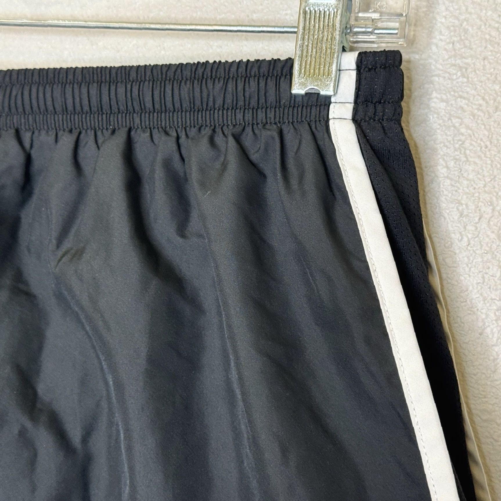 Nike Nike Running Shorts Womens Sz Medium Black Built in Briefs Elastic Waist Size 32" / US 10 / IT 46 - 2 Thumbnail