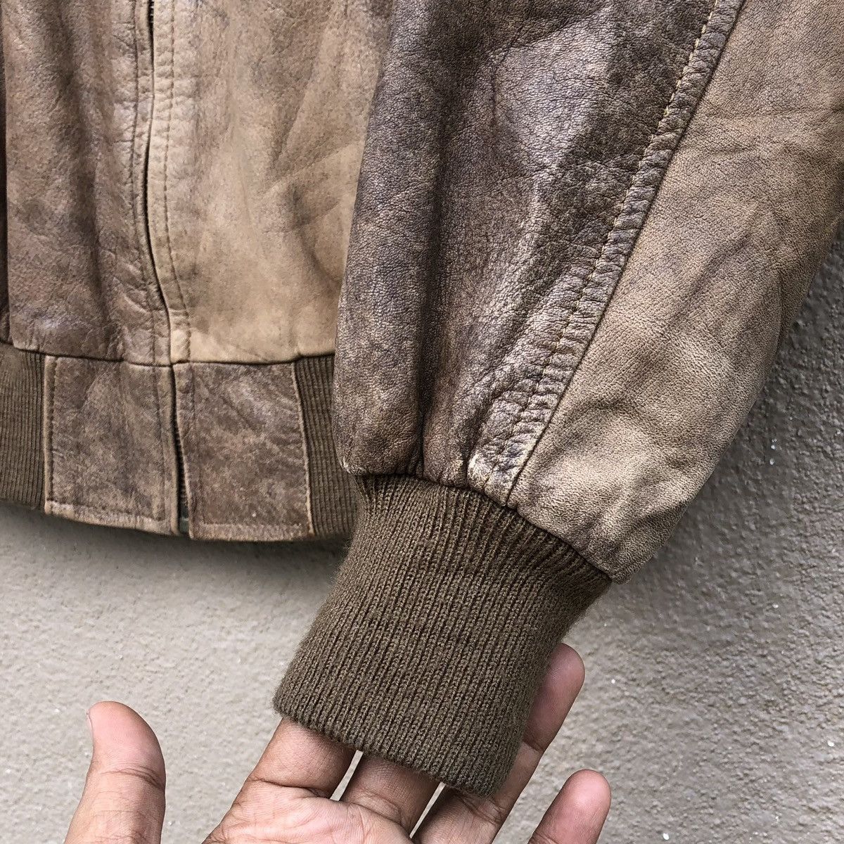 Vintage Vintage LEISURE BEE. M.K Cow Leather Bomber Jacket Size US M / EU 48-50 / 2 - 6 Thumbnail