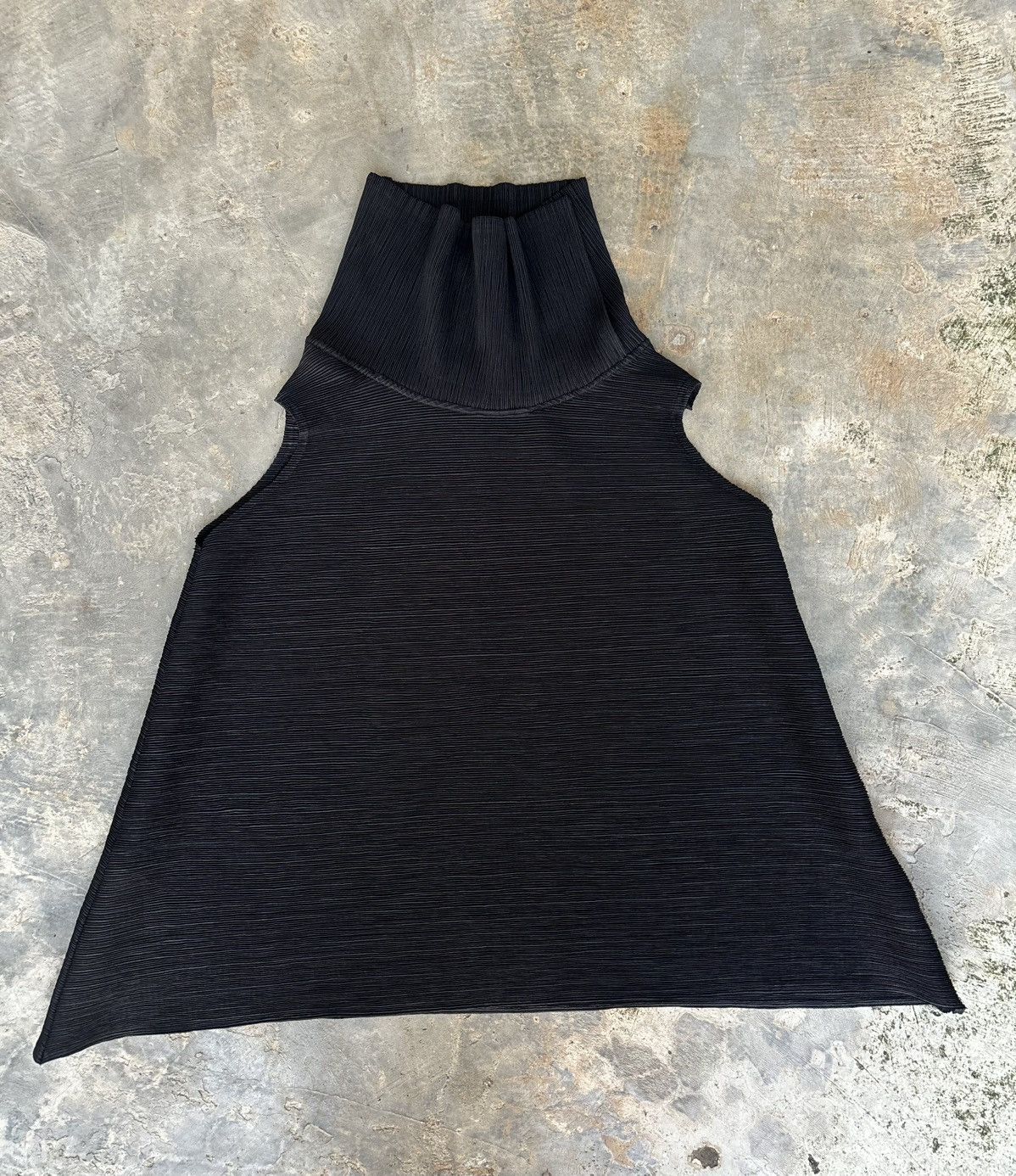 Pleats Please Issey Miyake Koibito misaki Issey Miyake Pleats Style Tank tops Size ONE SIZE - 3 Thumbnail