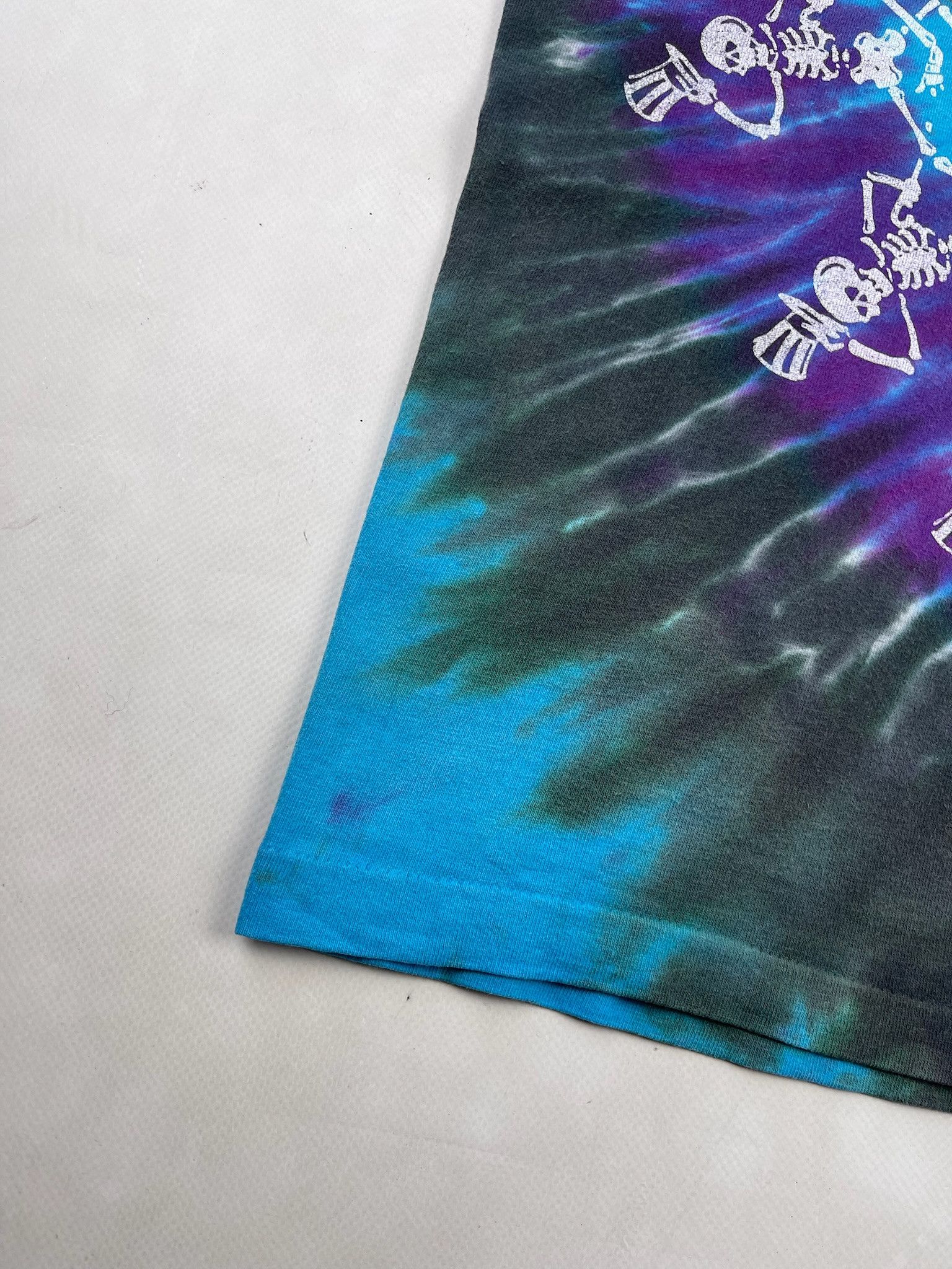 Liquid Blue 1990 GRATEFUL DEAD DANCING SKULLS TEE VINTAGE skeleton Size US L / EU 52-54 / 3 - 6 Thumbnail