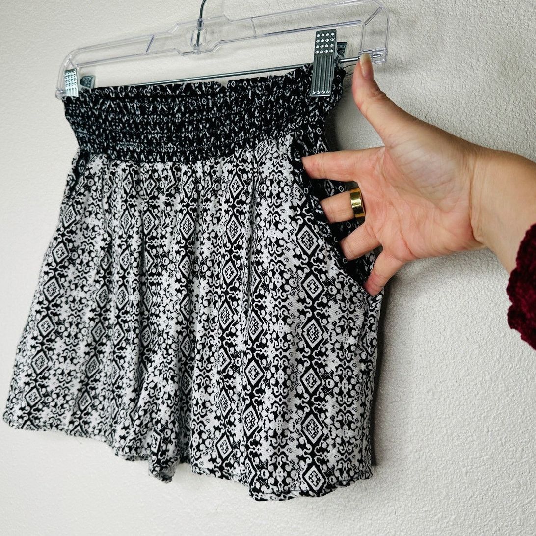 Other Aqua Black & White Diamond Print Pocketed Short Shorts M Size 28" / US 6 / IT 42 - 1 Thumbnail