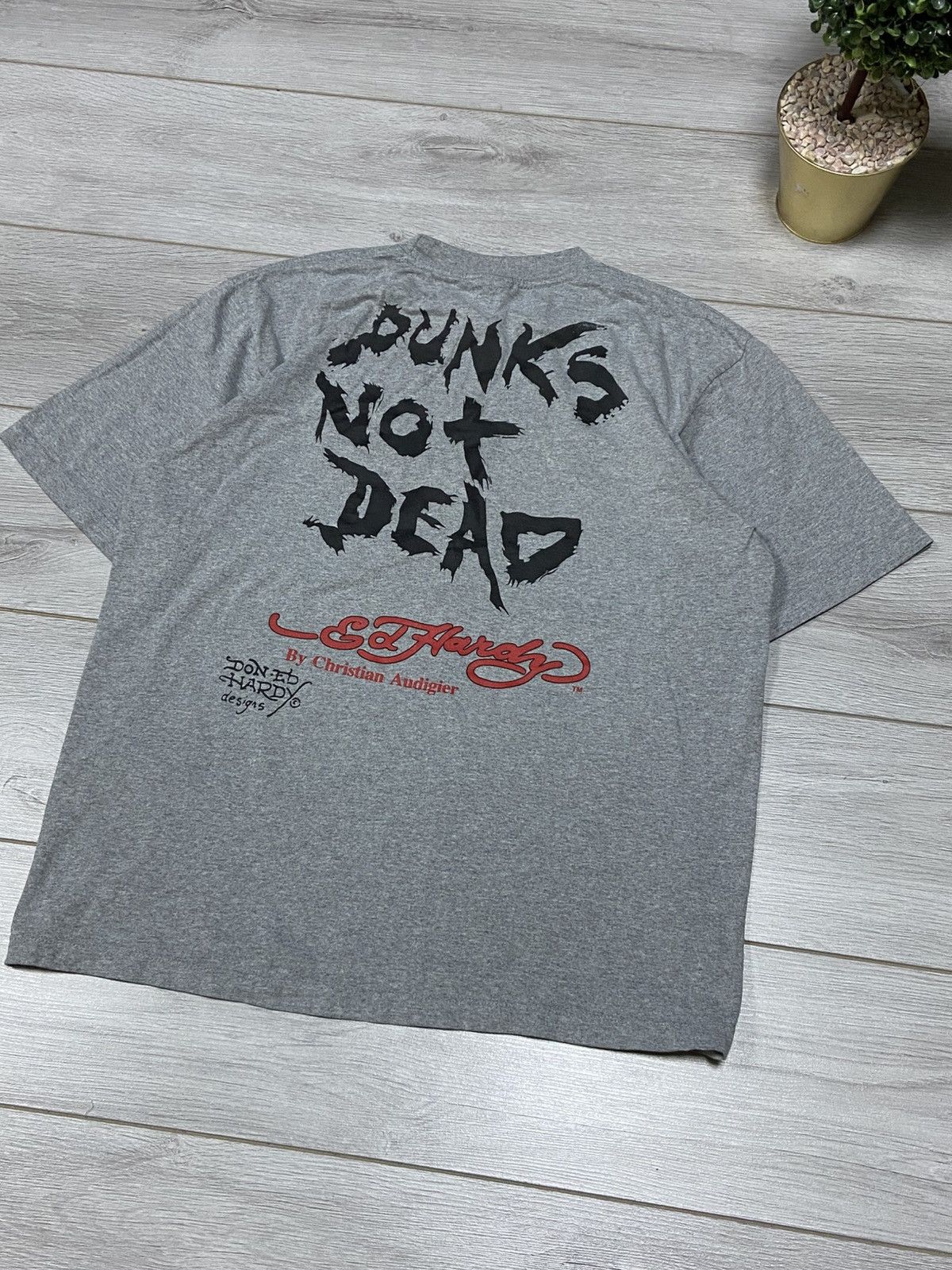 Ed Hardy Ed Hardy Destroy skull 💀 Punks not dead 90s vintage t-shirts Size US L / EU 52-54 / 3 - 7 Thumbnail