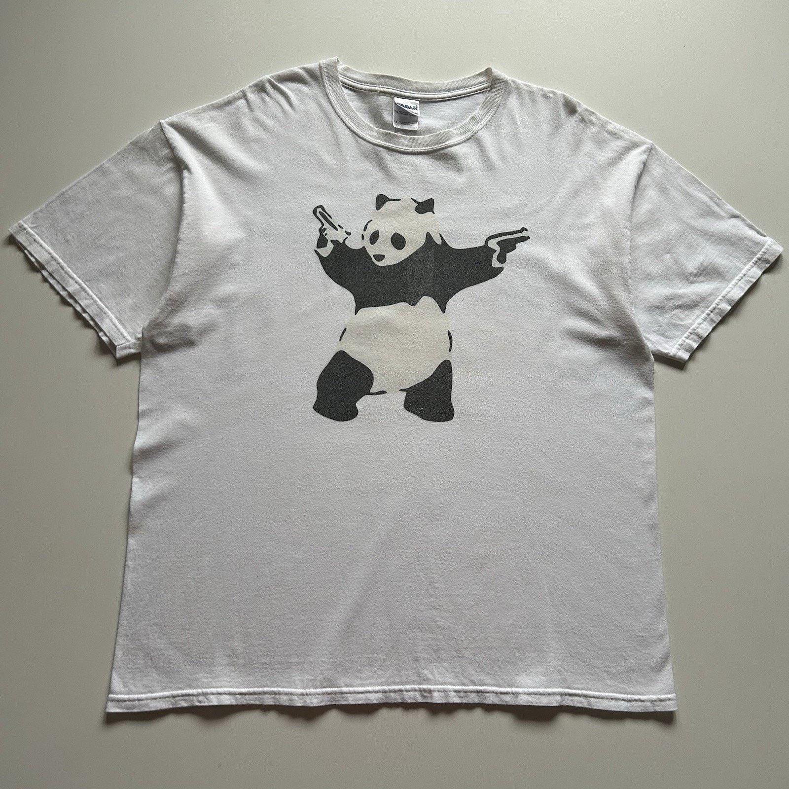 Gildan × Vintage Vintage Banksy Panda With Guns Stencil Graffiti Art Shirt XL Size US XL / EU 56 / 4 - 1 Thumbnail