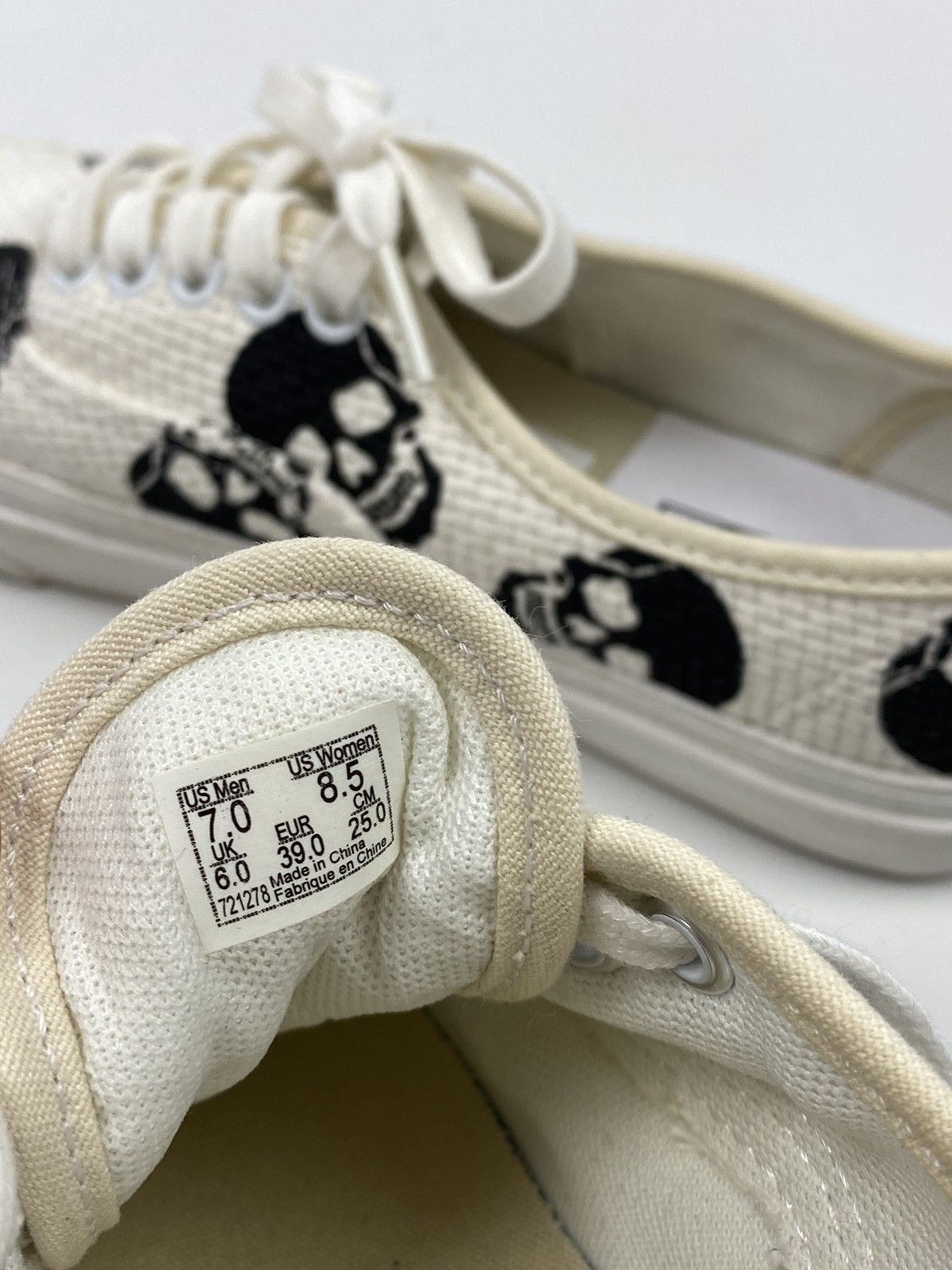 Vans Authentic 44 DX Anaheim Factory Needlepoint/Skulls Size US 7 / EU 40 - 6 Thumbnail