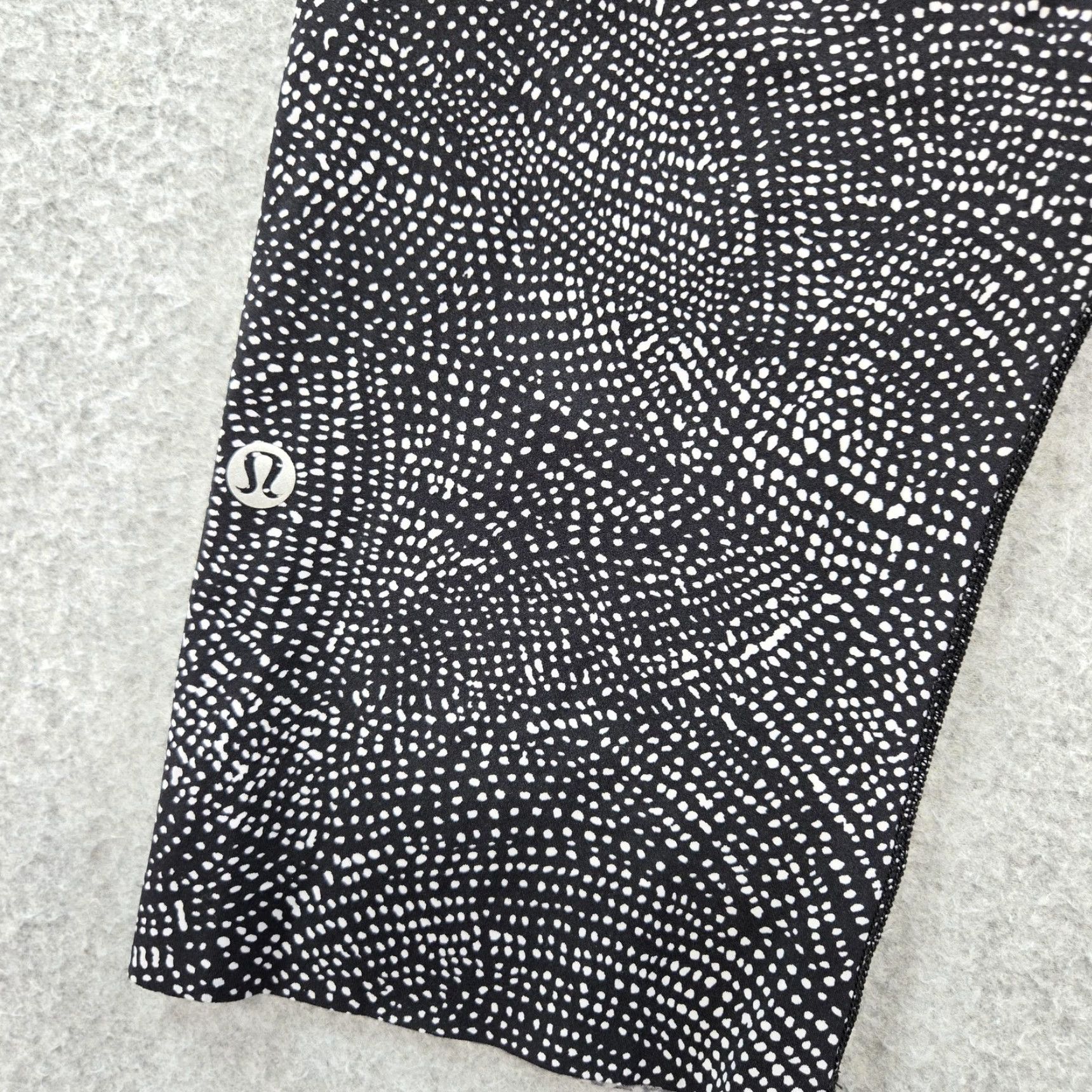 Lululemon Lululemon Leggings Womens 10 Black Cropped Polka Dot Pockets Yoga Athletic Size 32" / US 10 / IT 46 - 7 Thumbnail