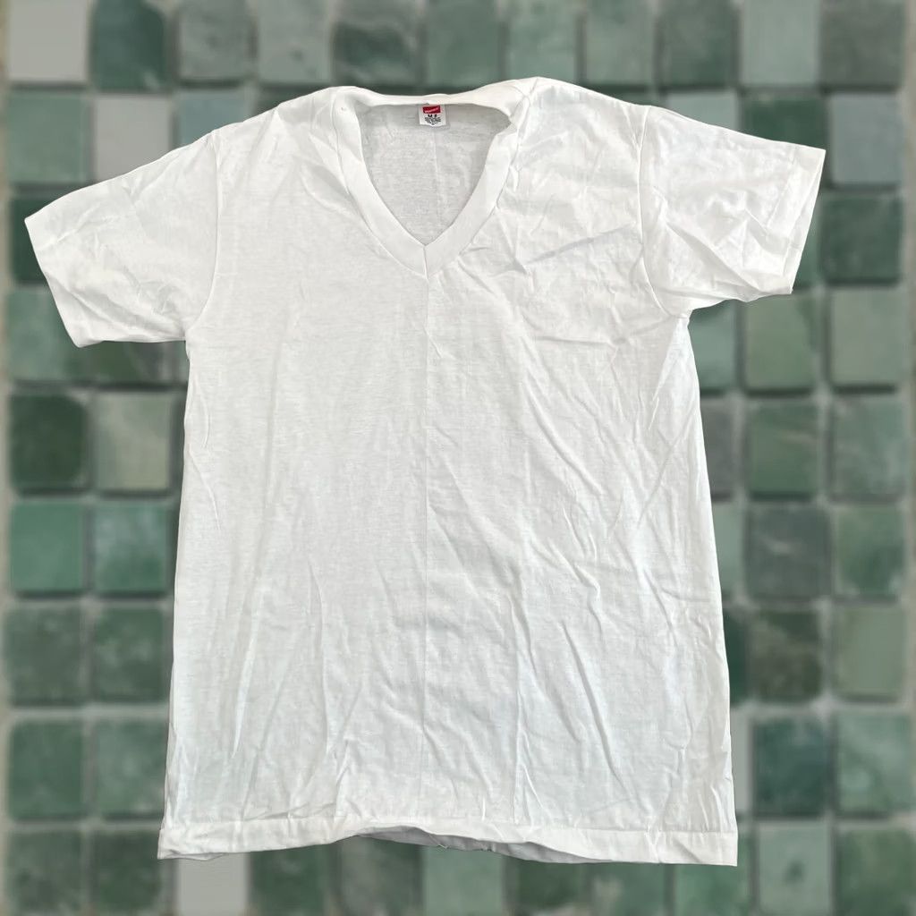 Hanes VINTAGE Hanes T Shirt White Cotton V-Neck 80s 70s USA Men M Single Stitch Shirt Mens Size US M / EU 48-50 / 2 - 1 Thumbnail