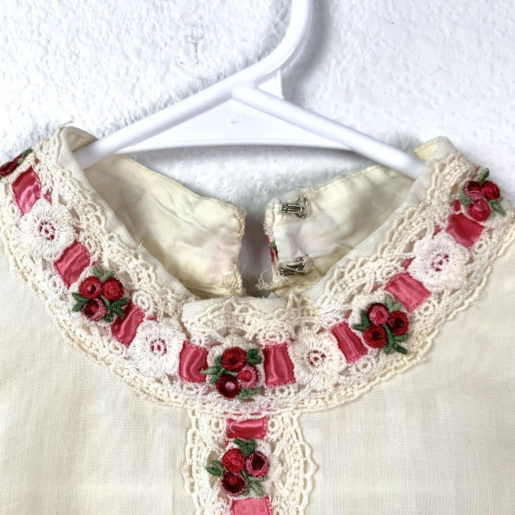 Vintage VINTAGE 60s 70s Prairie Cottagecore Maxi Dress Cream Pink Floral Ribbon Lace S M Boho Folk Romantic Size XS / US 0-2 / IT 36-38 - 5 Thumbnail