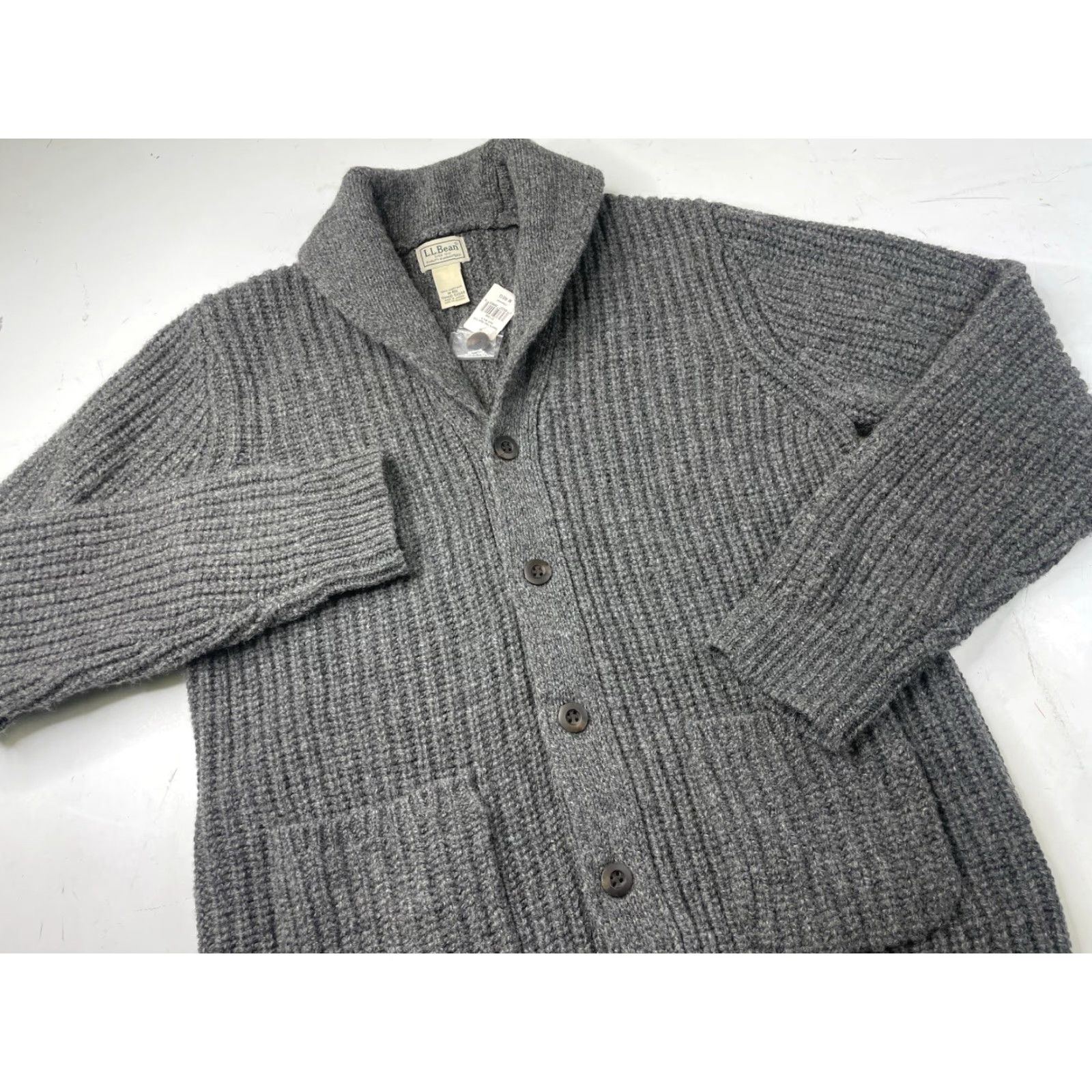 Vintage L.L. Bean Sweater Cardigan Mens Medium Gray Button Front Pocket Knit 100% Lambs Wool Regular Knit Style Outdoor Size US M / EU 48-50 / 2 - 3 Thumbnail