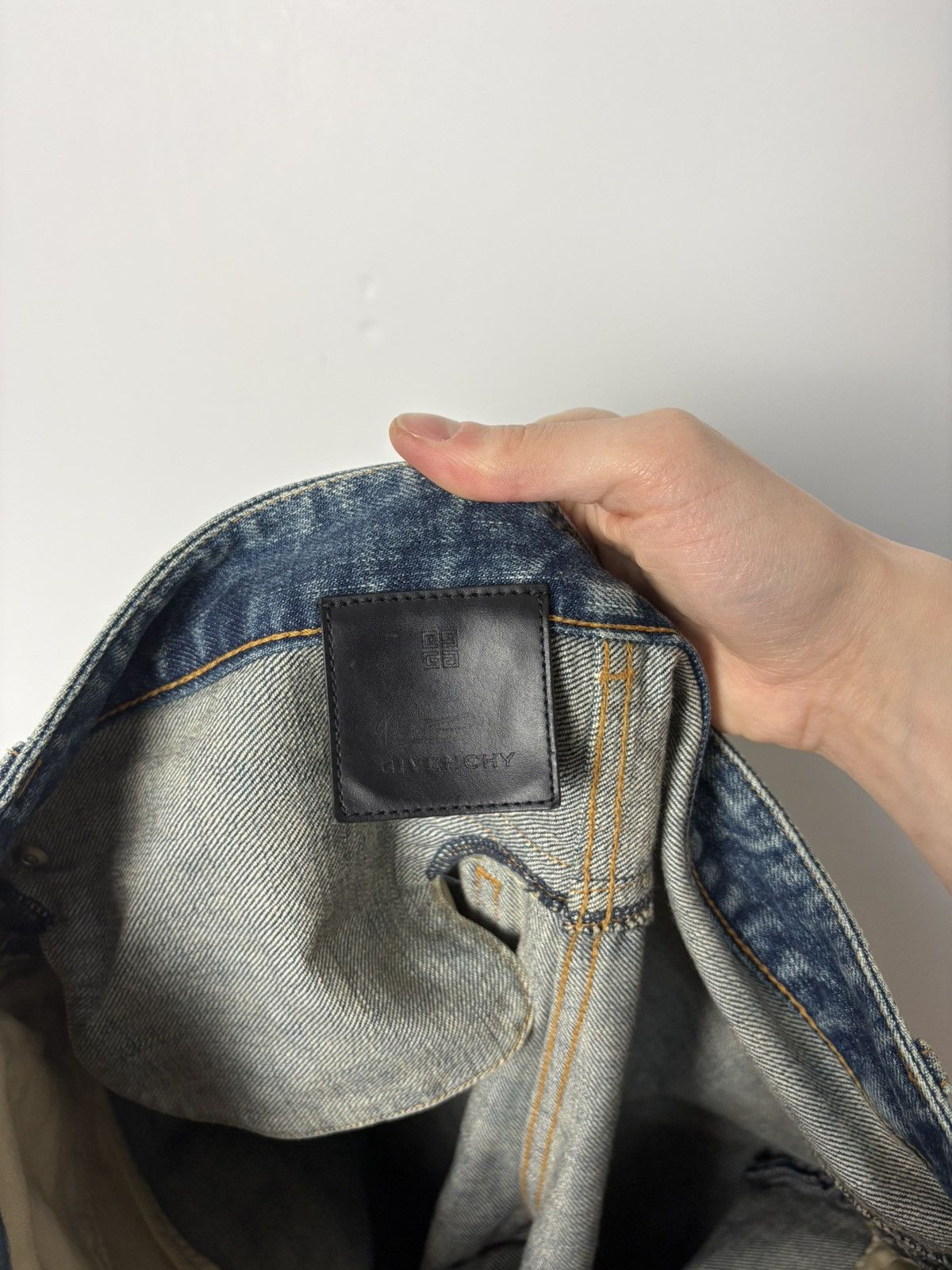 Givenchy Givenchy Light Wash Slim Fit Denim Jeans Luxury Designer Size US 30 / EU 46 - 16 Thumbnail
