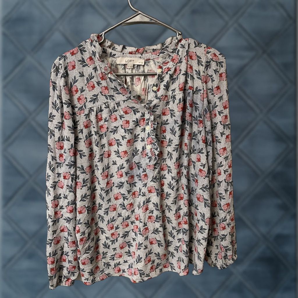 Ann Taylor Anntaylor loft blouse Woman Petites White Floral Long Sleeve Ruffle Neck Collared Button Easy Care Lightweight Wrinkle Resistant Spring Vintage: No Size L / US 10 / IT 46 - 1 Thumbnail