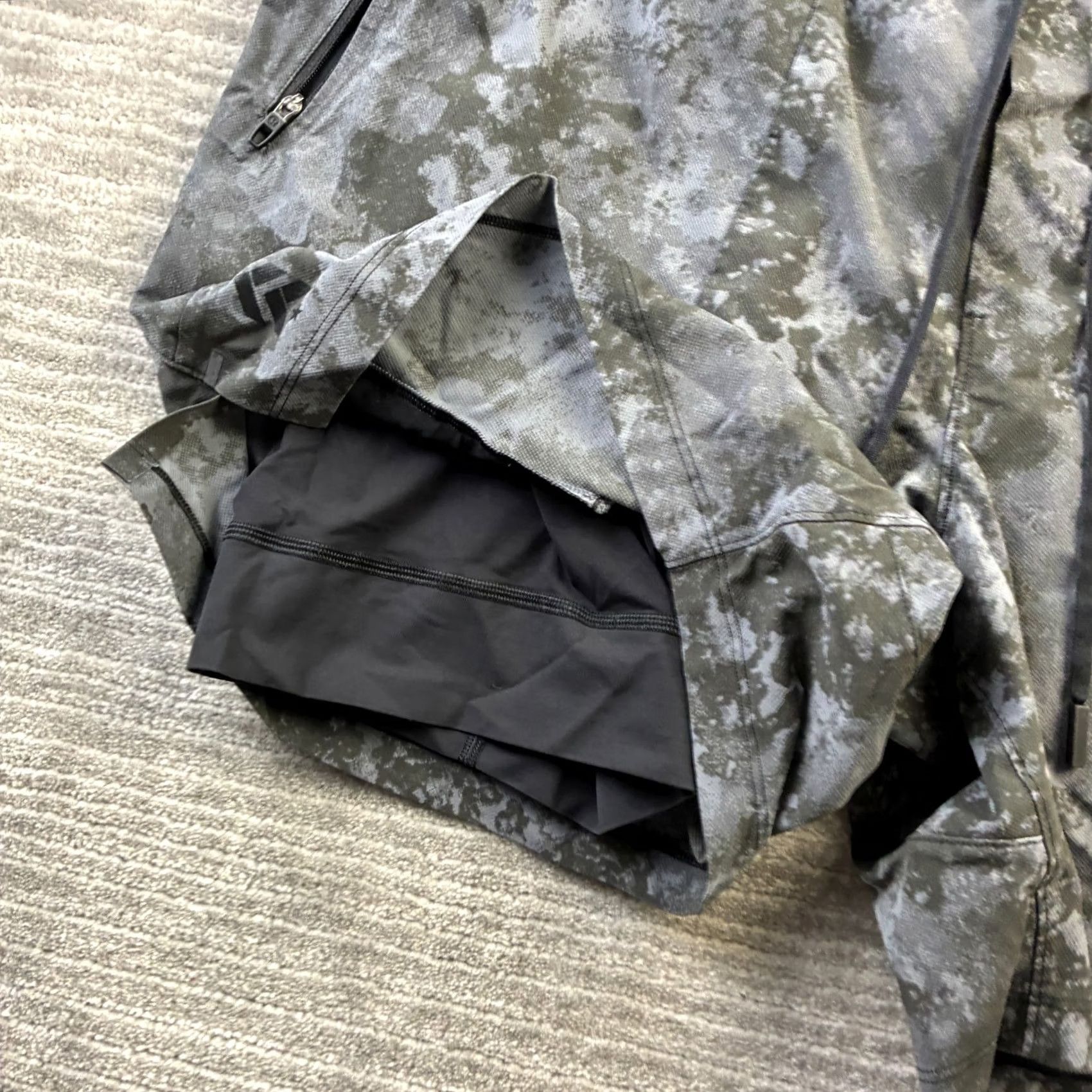Lululemon Lululemon Shorts Mens XL Gray Camo License To Train Lined Gym Running Size US 33 - 5 Thumbnail