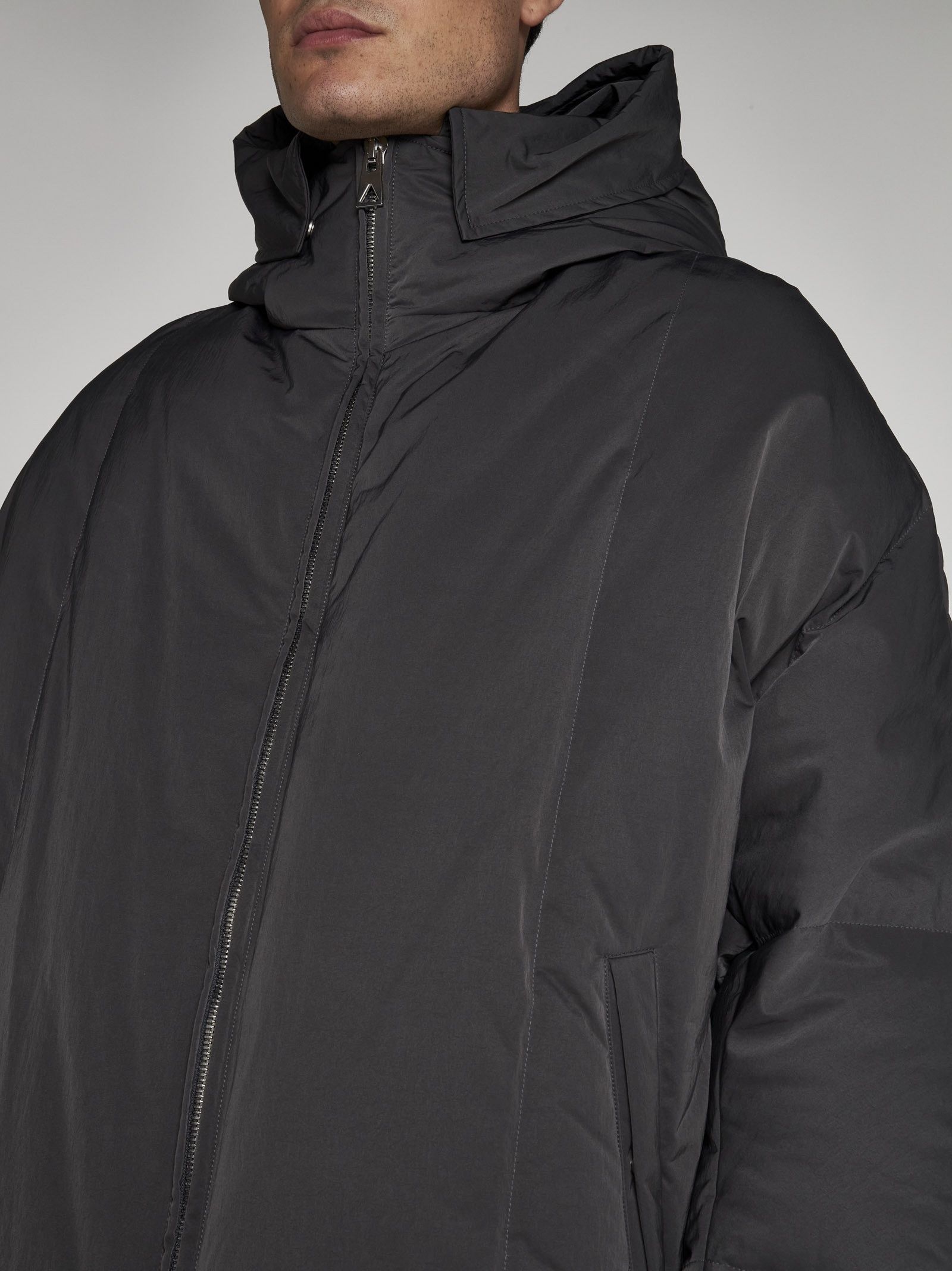 Bottega Veneta o1n1vont1224 Tech Nylon Puffer Jacket in Graphite Size US S / EU 44-46 / 1 - 5 Thumbnail