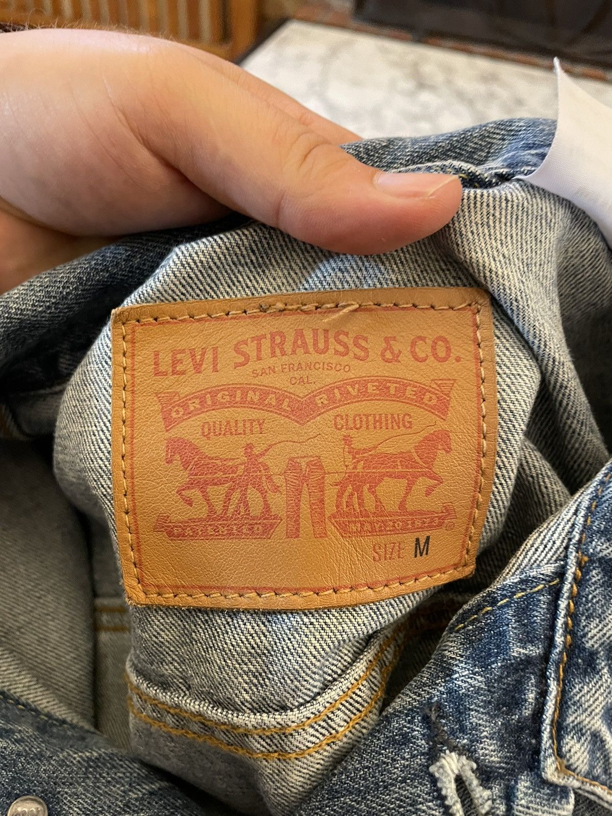 Levi's Vintage Levi’s washed blue denim jacket Size US M / EU 48-50 / 2 - 2 Thumbnail