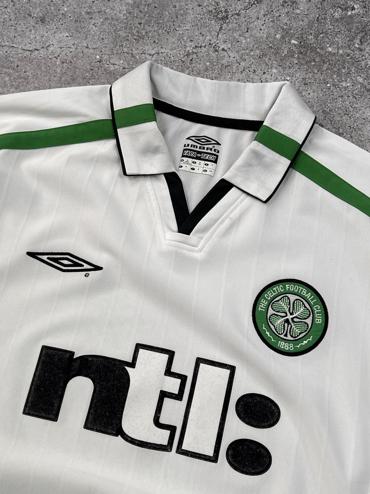 Umbro Vintage Umbro Celtic 2001-2002 Away Football Jersey Size US M / EU 48-50 / 2 - 2 Thumbnail