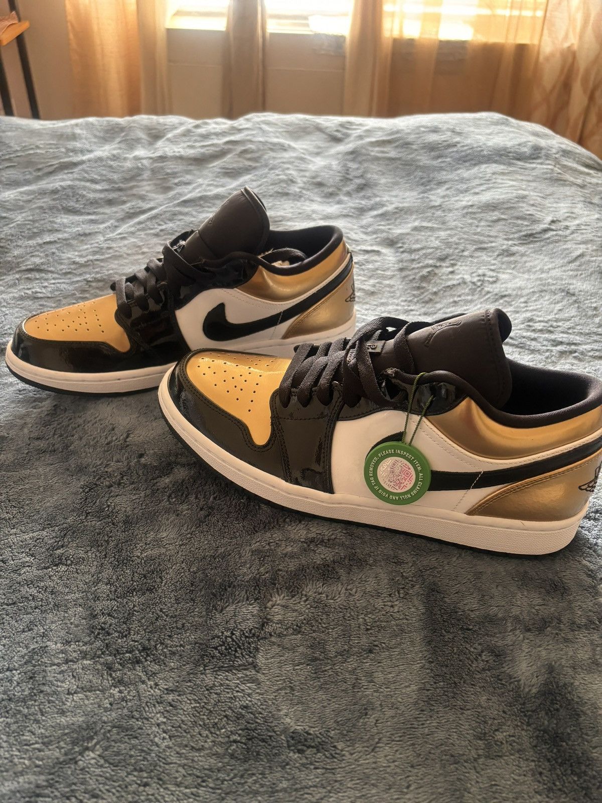 Nike JORDAN 1 LOW GOLD TOE Size US 10 / EU 43 - 1 Thumbnail