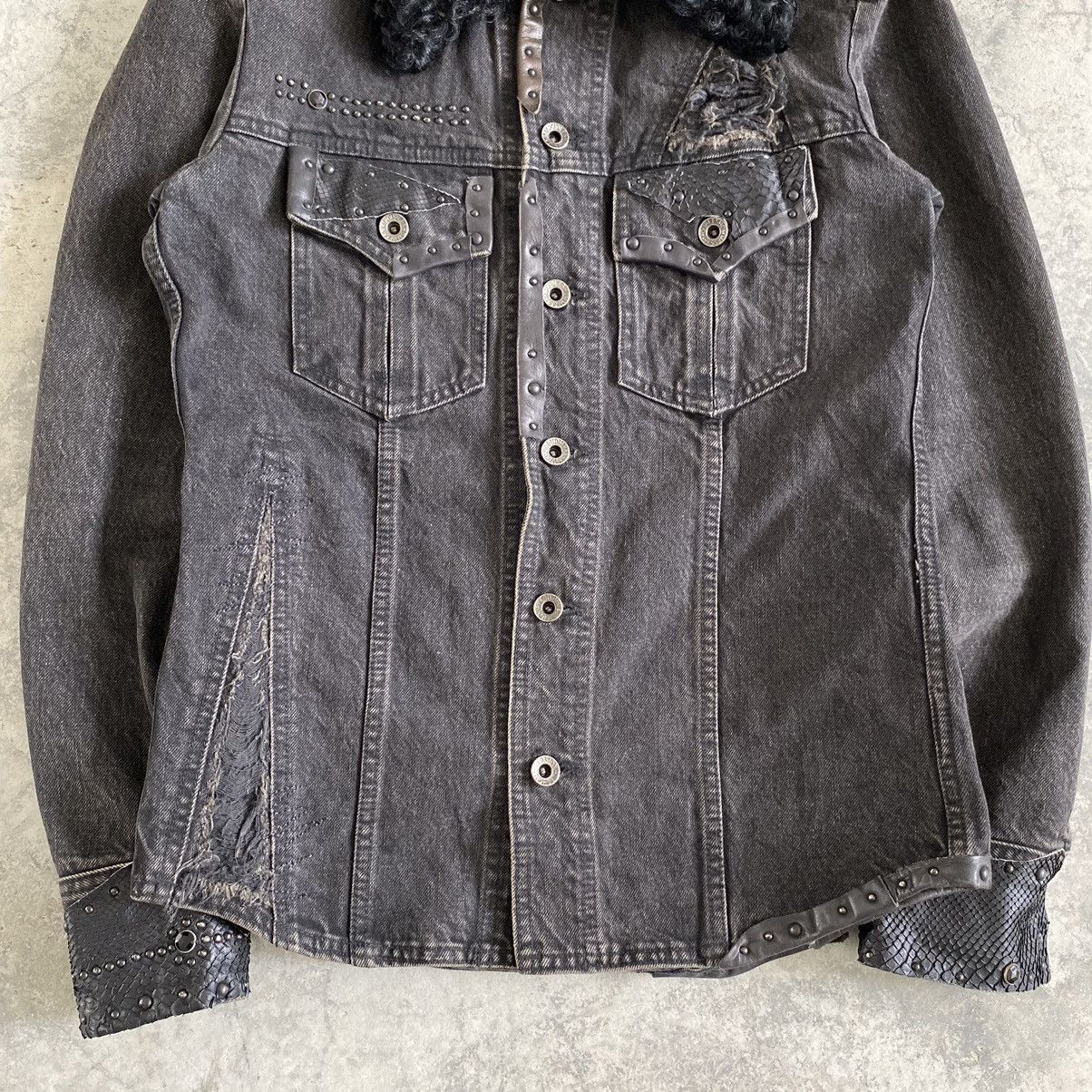 5351 POUR LES HOMMES 5351 Pour Les Homme Studded Distressed Fur Denim Jacket Size US S / EU 44-46 / 1 - 4 Thumbnail