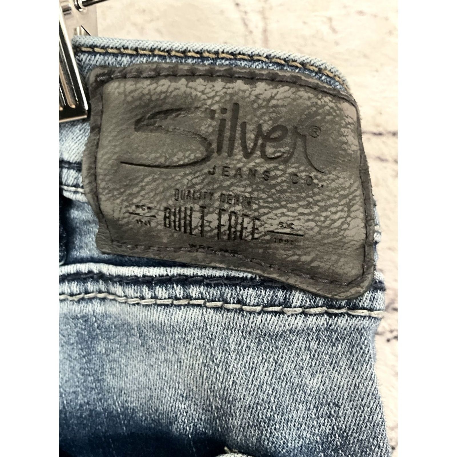 Silver Jeans Co. VINTAGE? No — Silver Jeans Womens Slim Bootcut Denim 30x31 Suki Mid Blue 5-Pocket Logo Jeans Size 30" / US 8 / IT 44 - 5 Thumbnail