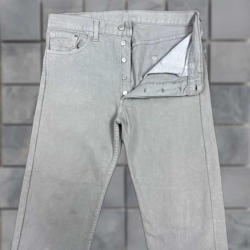Levi's VINTAGE Levi's 501 Jeans Mens 34x30 Gray 90s Faded Denim Washout Straight Pants Size US 34 / EU 50 - 1 Thumbnail