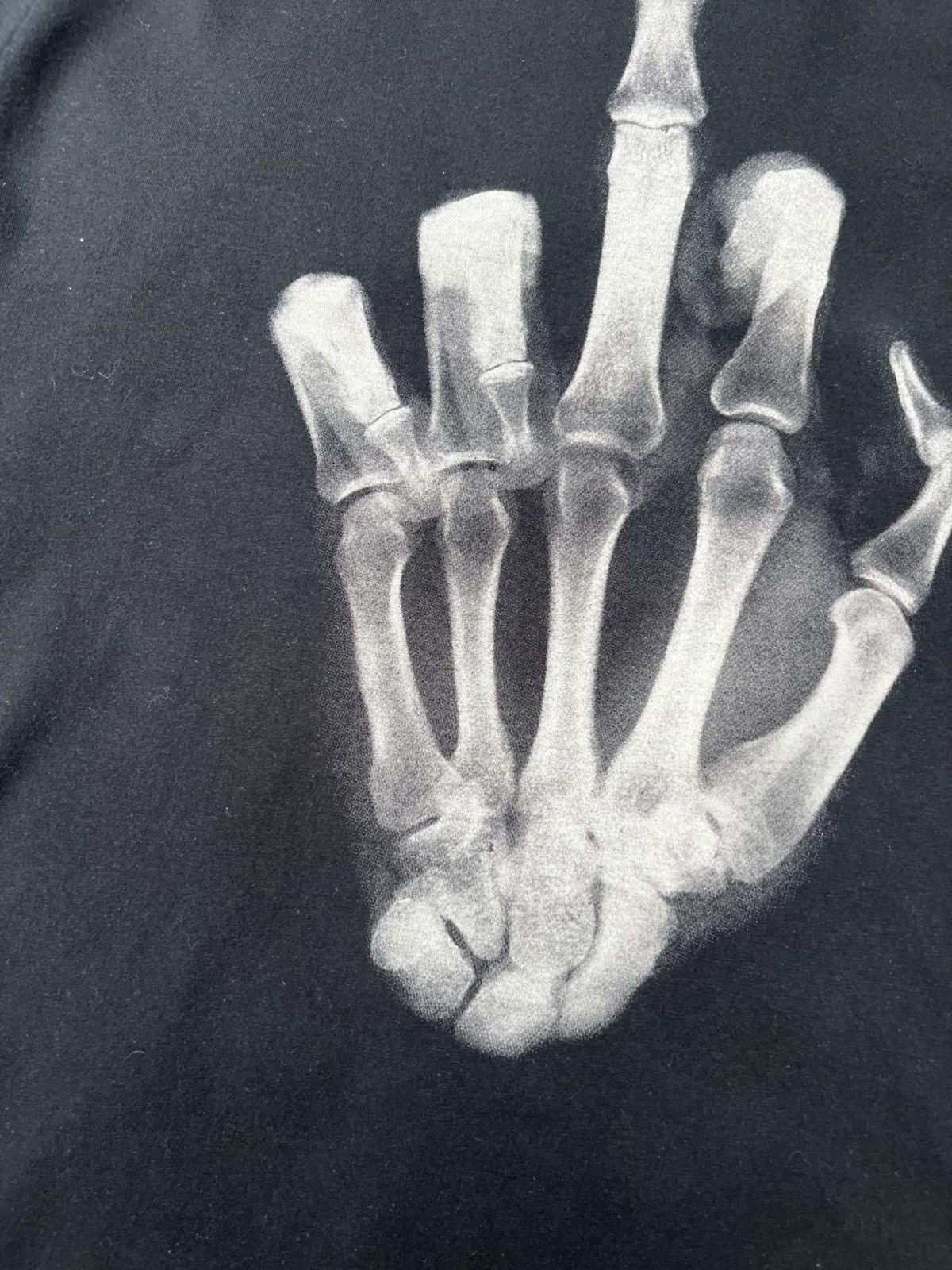 Japanese Brand × Vintage Vintage skeleton y2k fuck you roentgen middle finger tee Size US L / EU 52-54 / 3 - 8 Thumbnail