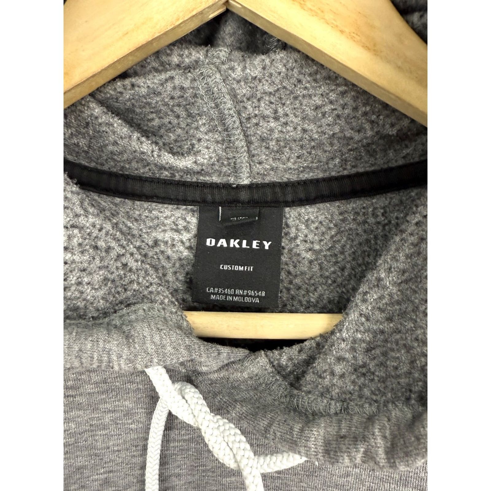 Oakley VINTAGE Oakley Outdoor Hoodie Men's L Gray Pullover Y2K Rare Retro Hype Shirt Size US L / EU 52-54 / 3 - 5 Thumbnail