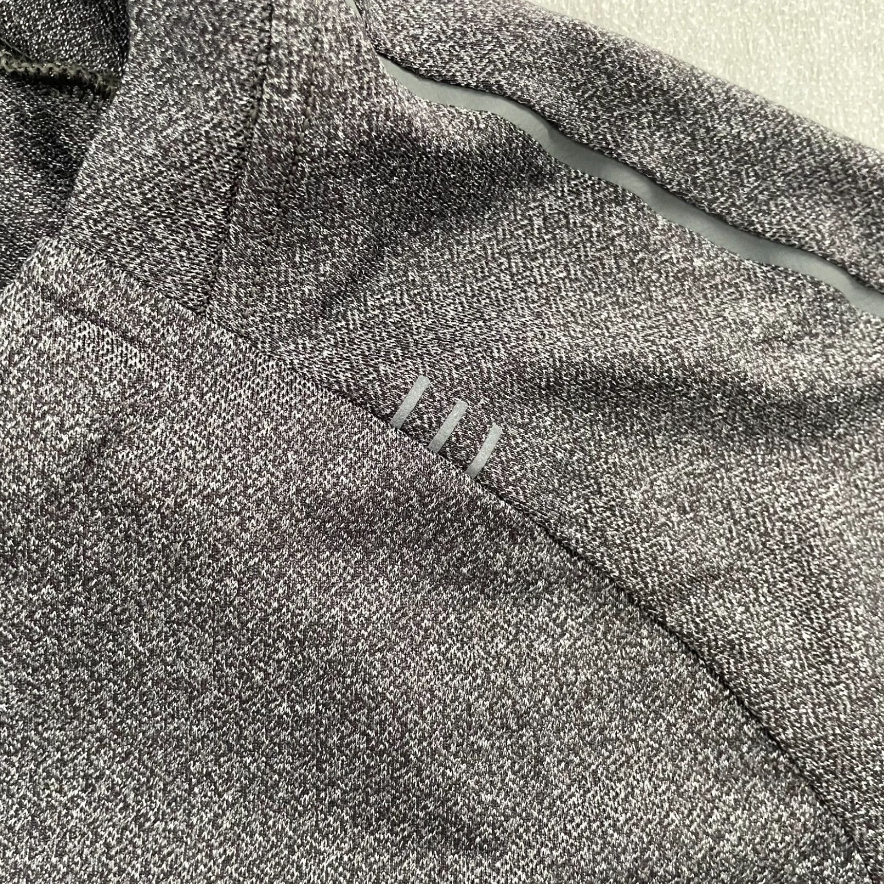Lululemon Lululemon Shirt Mens Adult XL Gray All Terrain Short Sleeve Vents Gym Active Size US XL / EU 56 / 4 - 4 Thumbnail