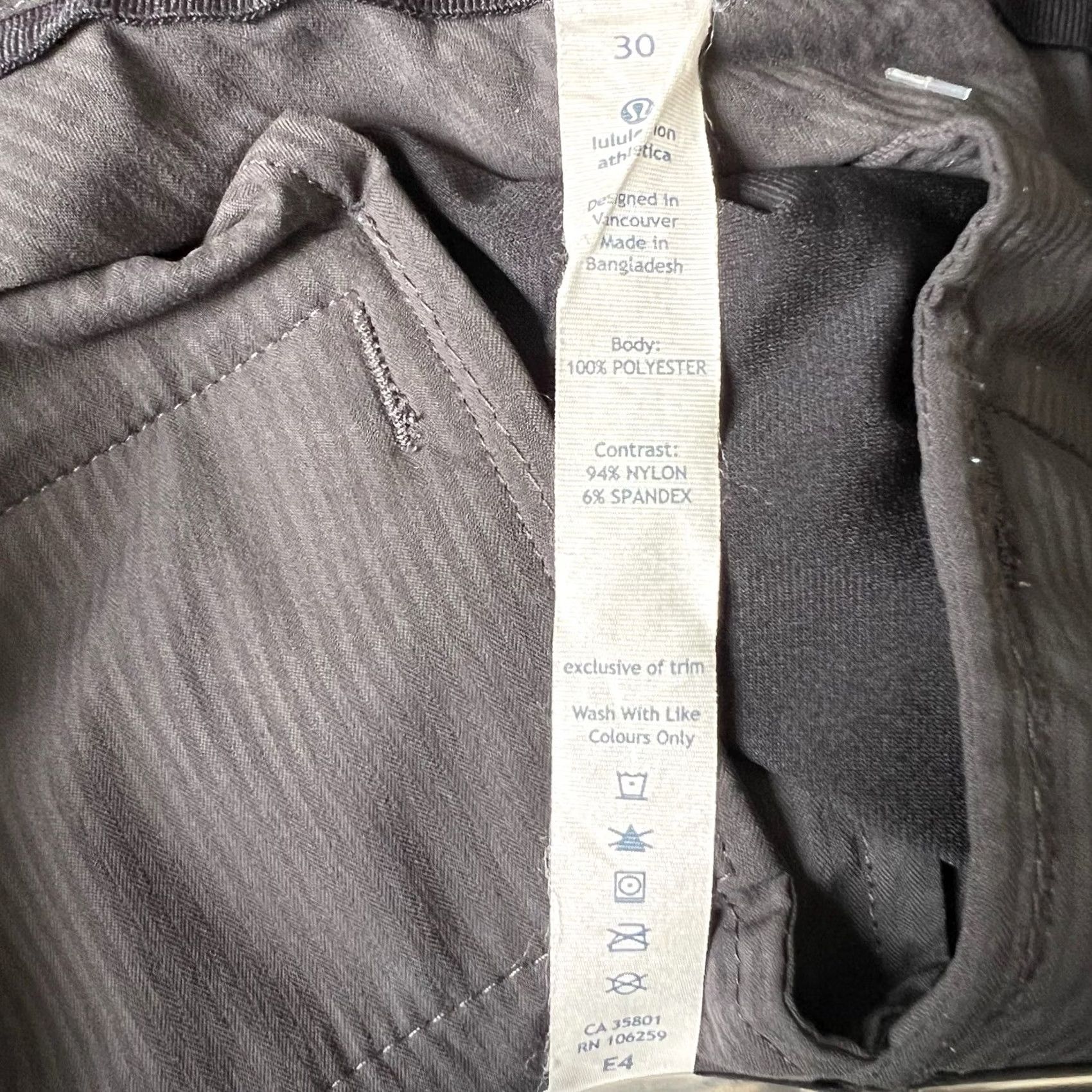 Lululemon Lululemon The Works Warpstreme Flat Front Chino Shorts Men 30 Black A9 Size US 30 / EU 46 - 8 Thumbnail