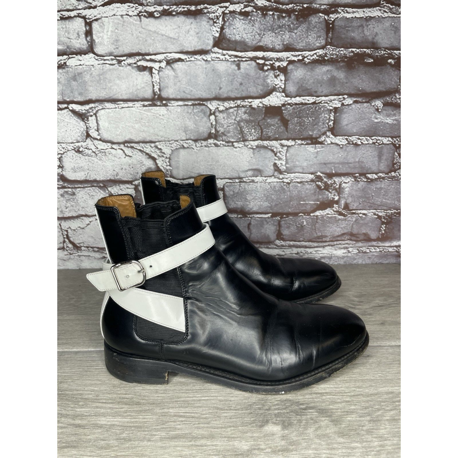 Balenciaga BALENCIAGA Black White Leather Calfskin Chelsea Buckle Ankle Size US 6.5 / IT 36.5 - 18 Thumbnail