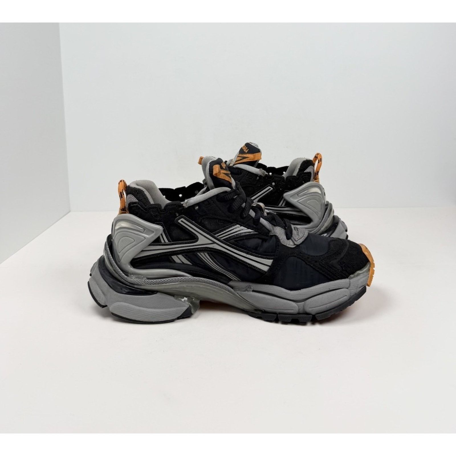 Balenciaga Size 39EU/6US - Balenciaga Runner Distressed Size US 6 / EU 39 - 5 Thumbnail