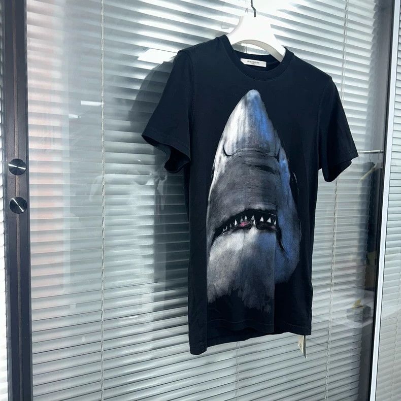 Givenchy Givenchy Shark pattern printed loose fit short-sleeve T-shi Size US XS / EU 42 / 0 - 3 Thumbnail