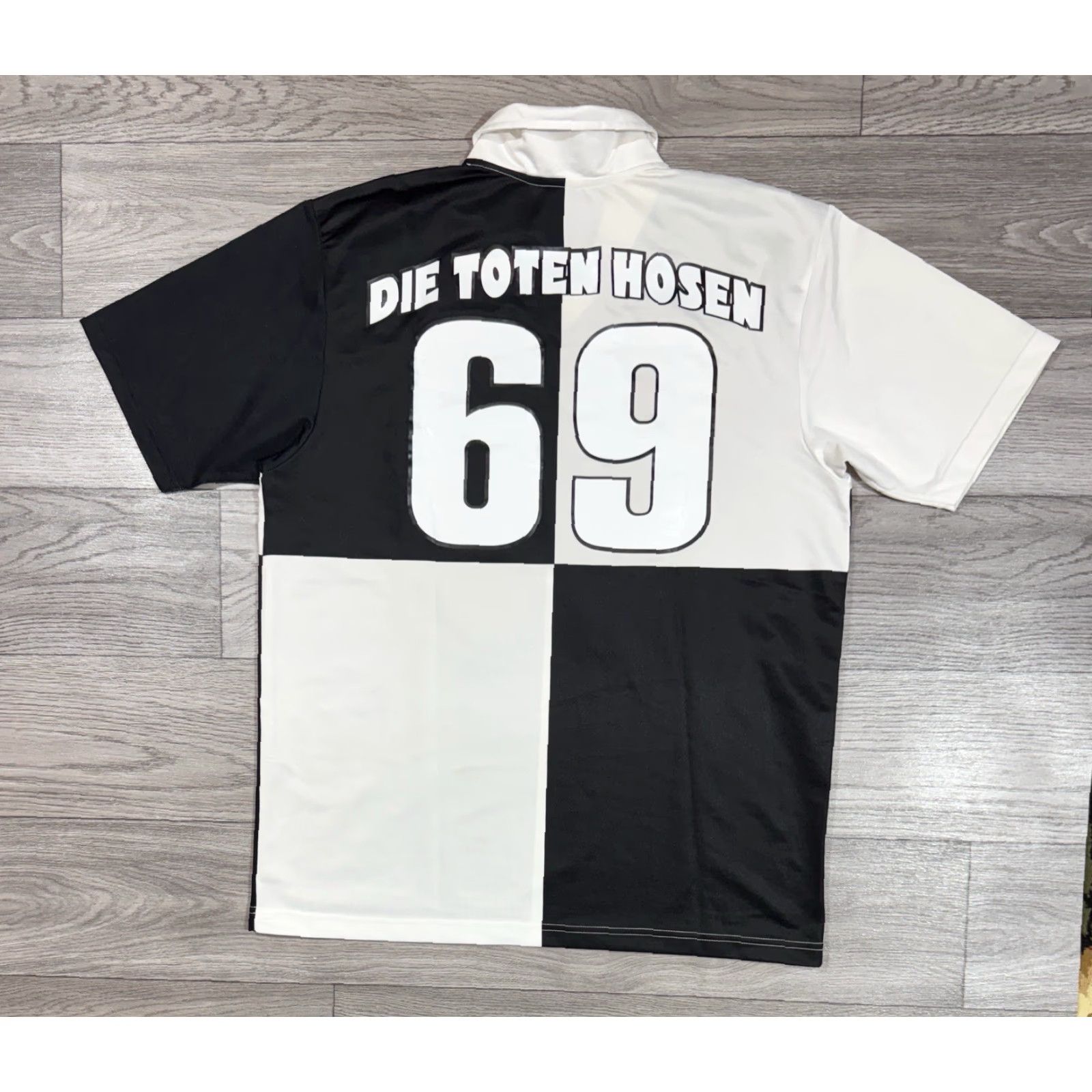 Vintage Die Toten Hasen Jersey Shirt Skull Crossbones Punk Rock Graphic Size XL Mens T-Shirt Black/White Size US XL / EU 56 / 4 - 2 Thumbnail