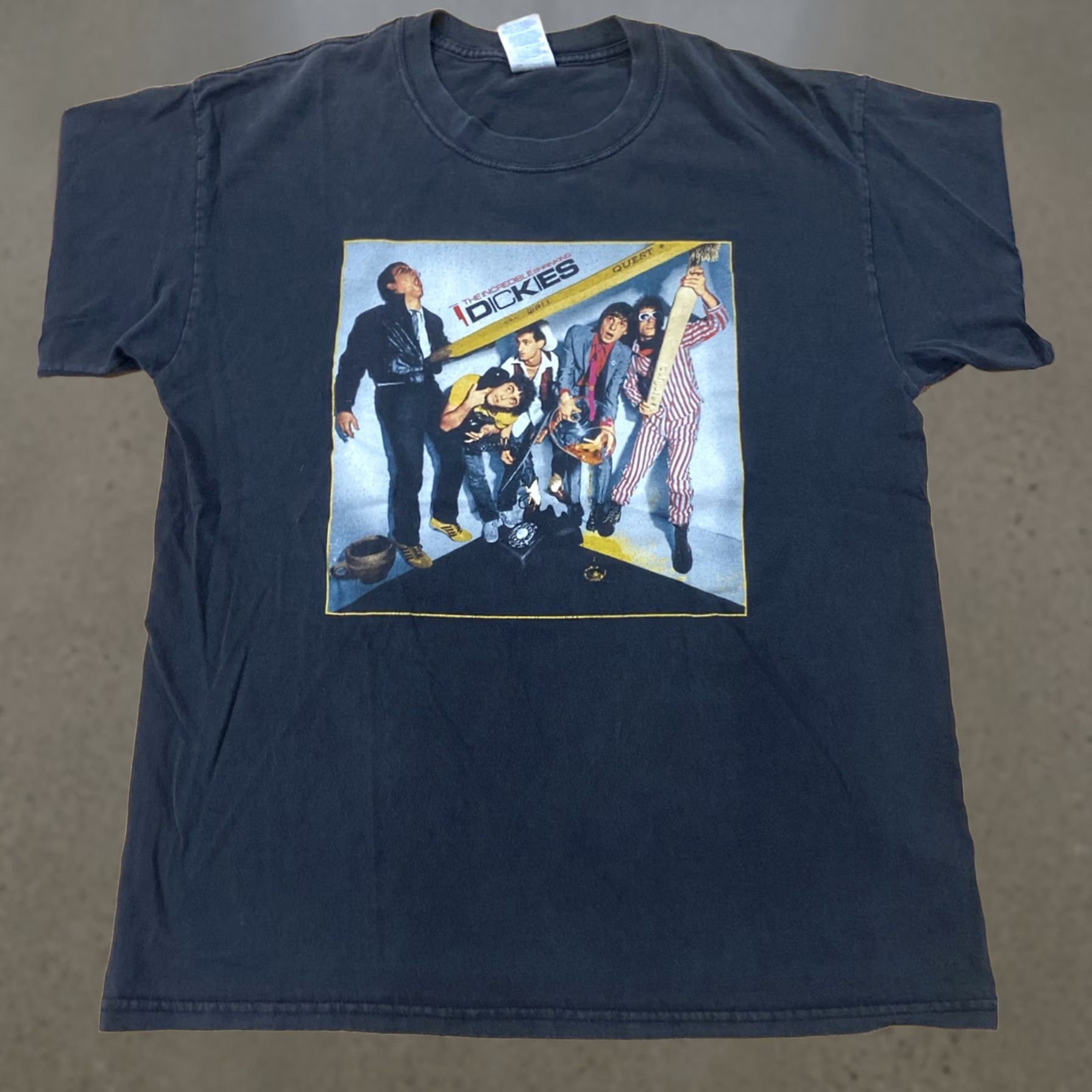Gildan VINTAGE The Dickies Incredible shrinking 90s Tee Gildan Black L Short Sleeve Crew Neck Unisex Adults 100% Cotton Punk 80s 90s 70s Shirt Size US L / EU 52-54 / 3 - 1 Thumbnail