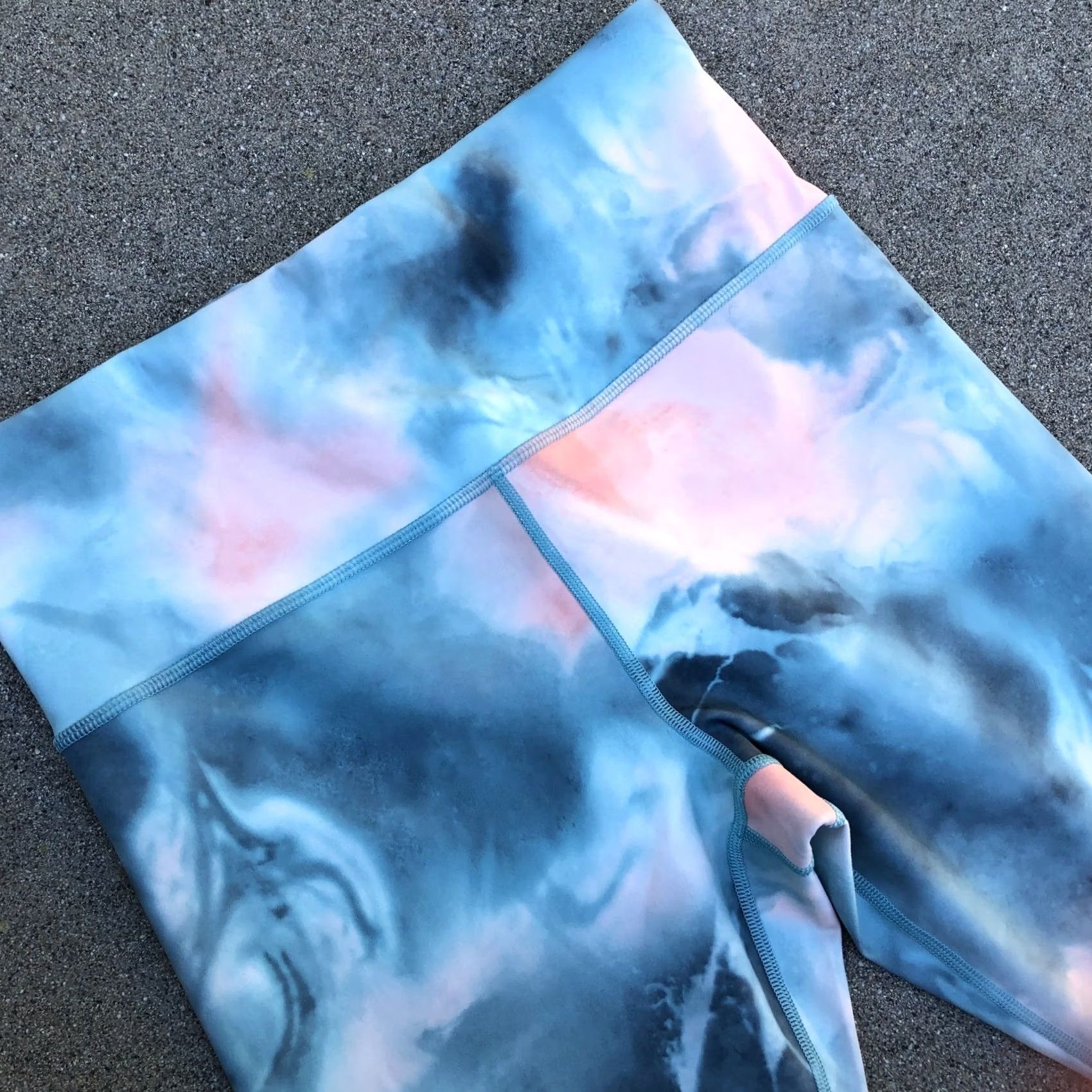 Athleta Athleta Elation Printed 7/8 Tight Legging Women's MEDIUM Multi Color Gym Pants Size 32" / US 10 / IT 46 - 2 Thumbnail