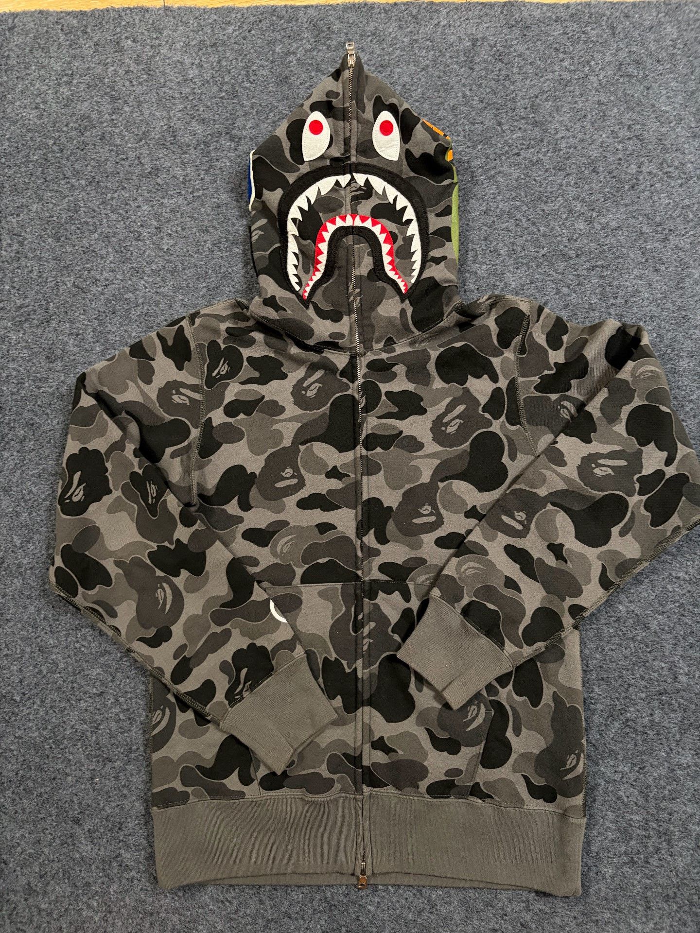 Bape Bape Multi Shark Sweatshirt Pullover Size US M / EU 48-50 / 2 - 1 Thumbnail
